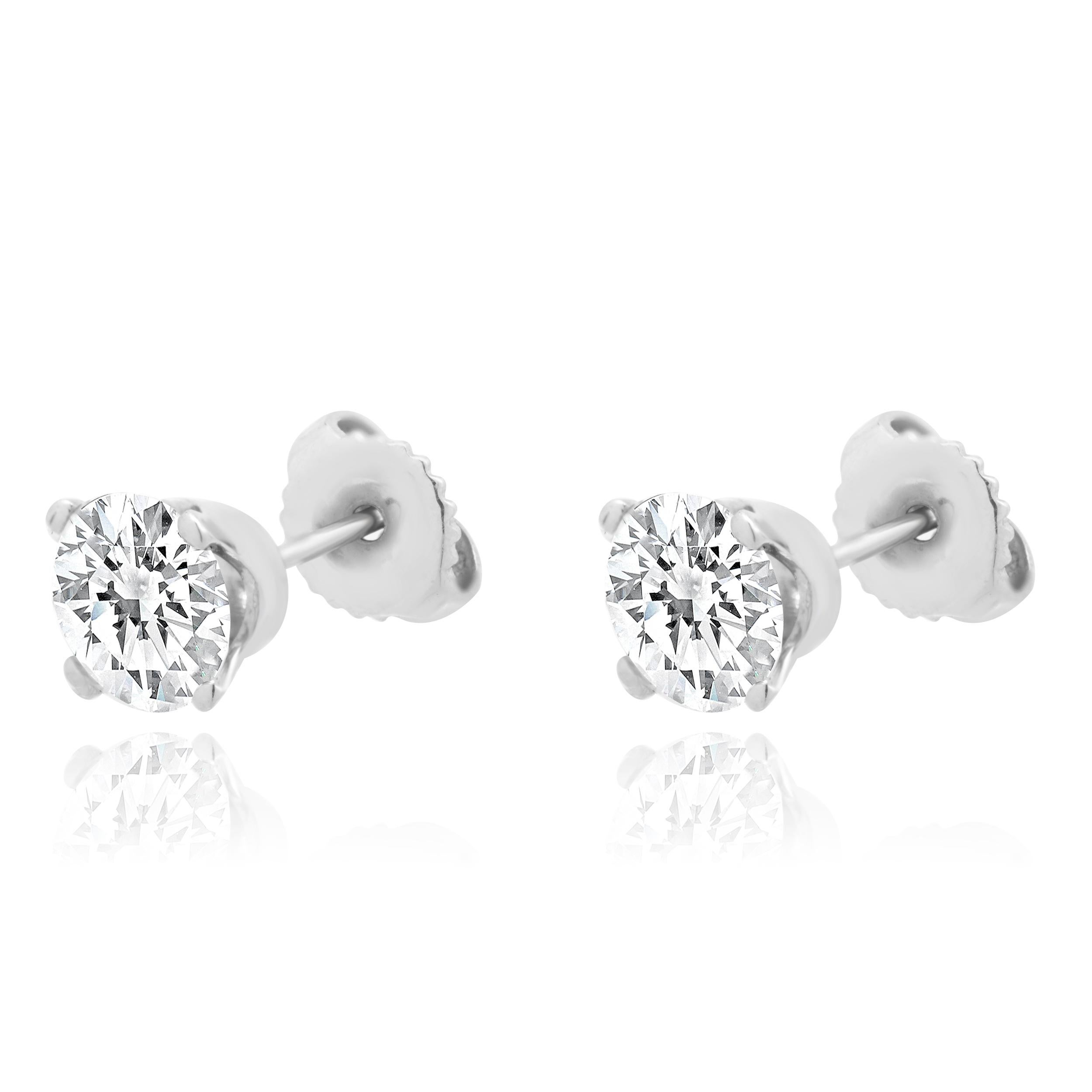 Matériau : Or blanc 14k
Diamants : 2 diamants ronds de taille brillant = 1,85cttw
Couleur : G
Clarté : SI1
Poids : 1.62 grammes
