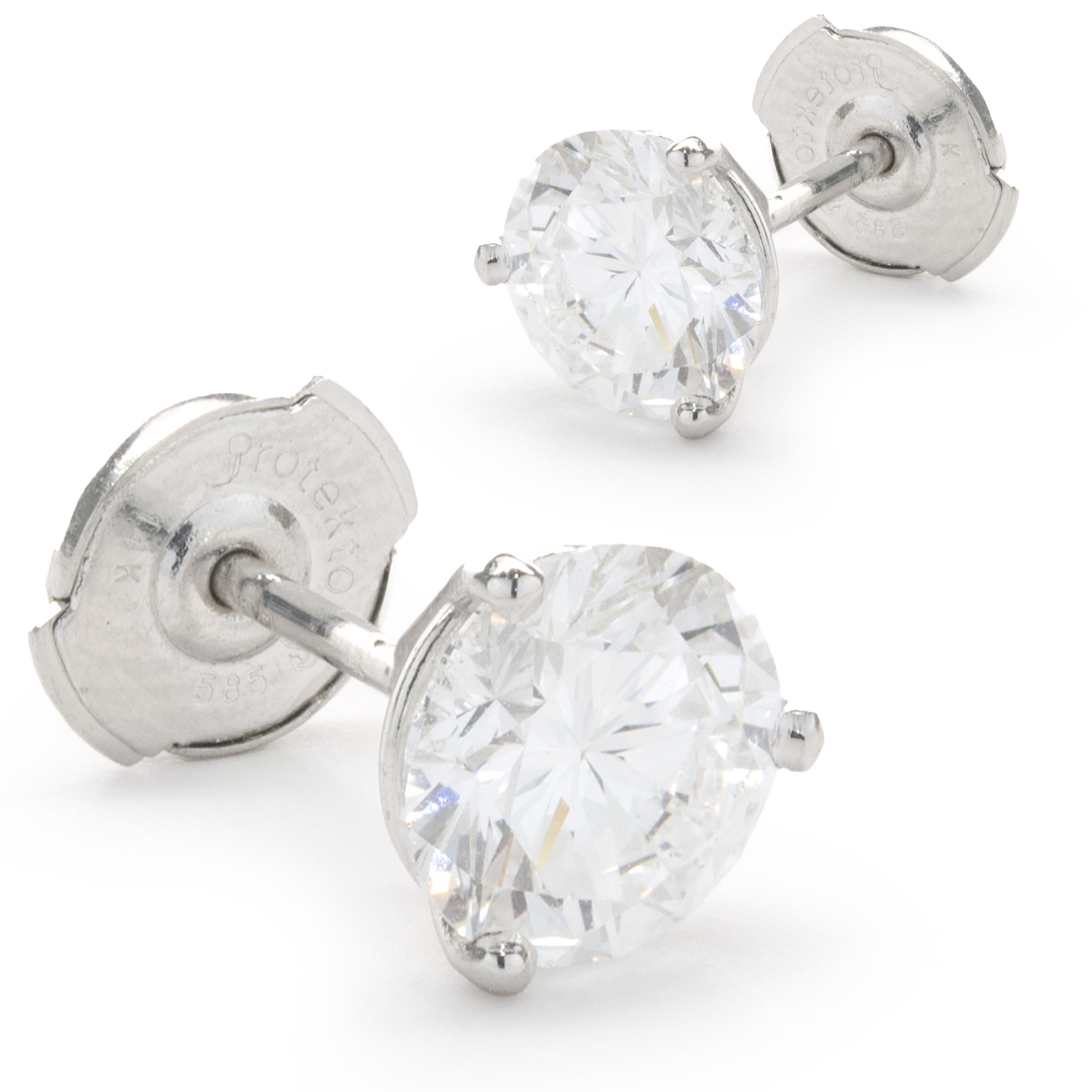 Round Cut 14 Karat White Gold Round Brilliant Cut Diamond Stud Earrings