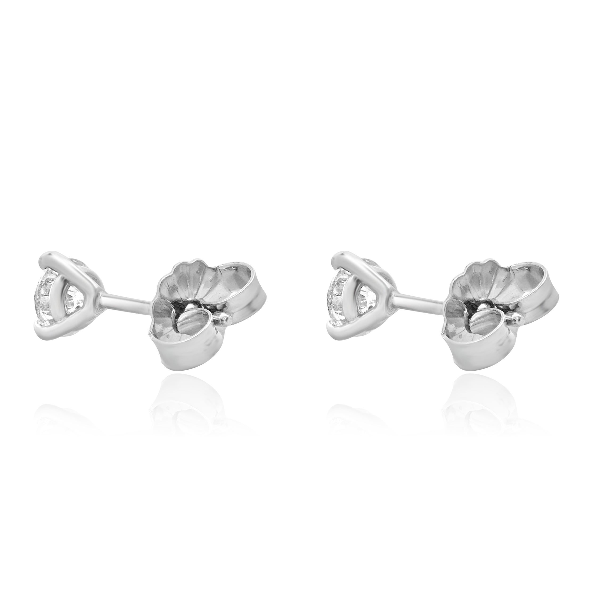 Taille ronde Clous d'oreilles en or blanc 14 carats avec diamants taille brillant rond en vente