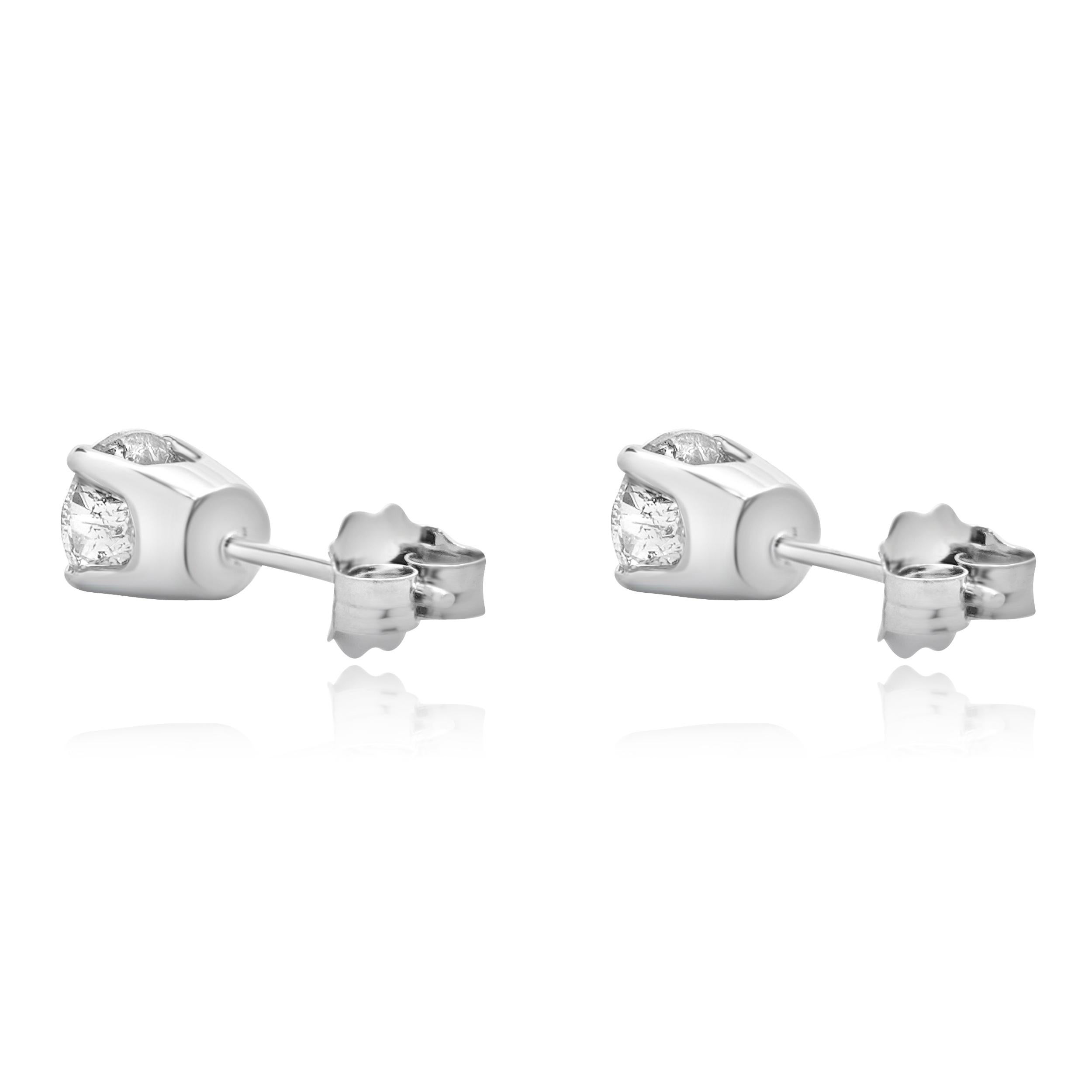 Taille ronde Clous d'oreilles en or blanc 14 carats avec diamants taille brillant rond en vente