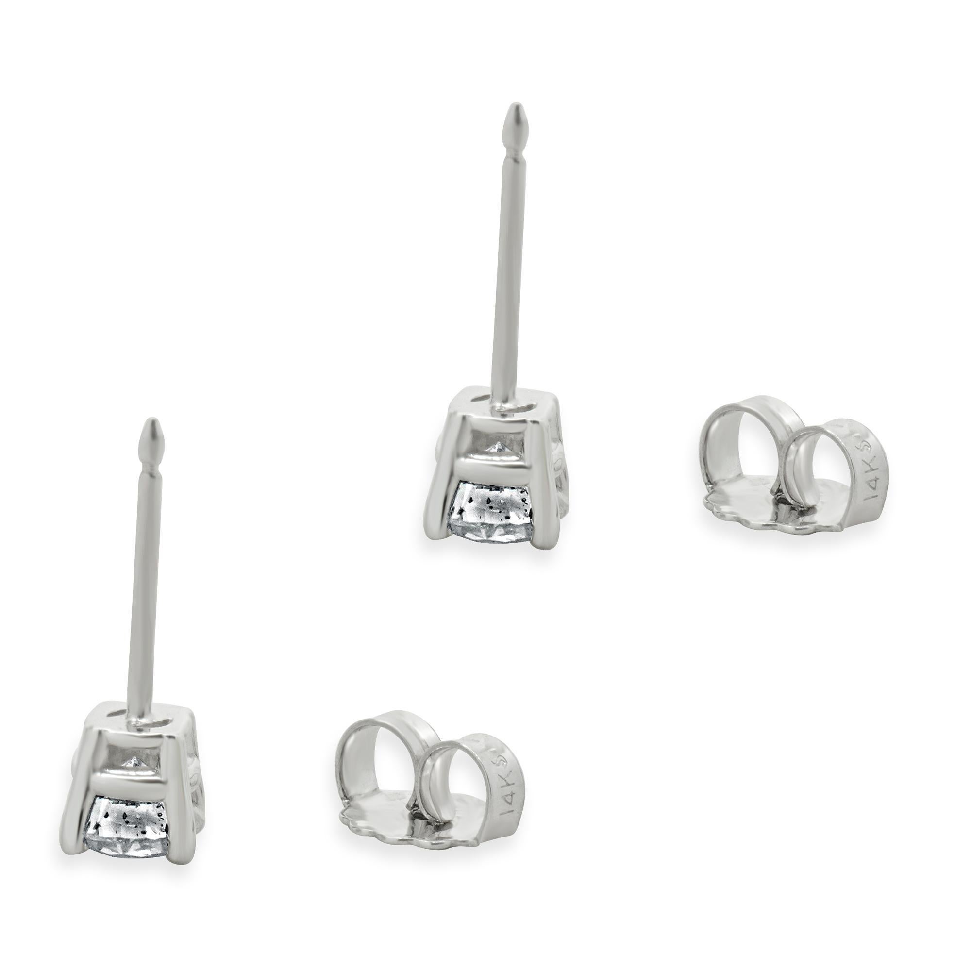 Clous d'oreilles en or blanc 14 carats avec diamants taille brillant rond Excellent état - En vente à Scottsdale, AZ