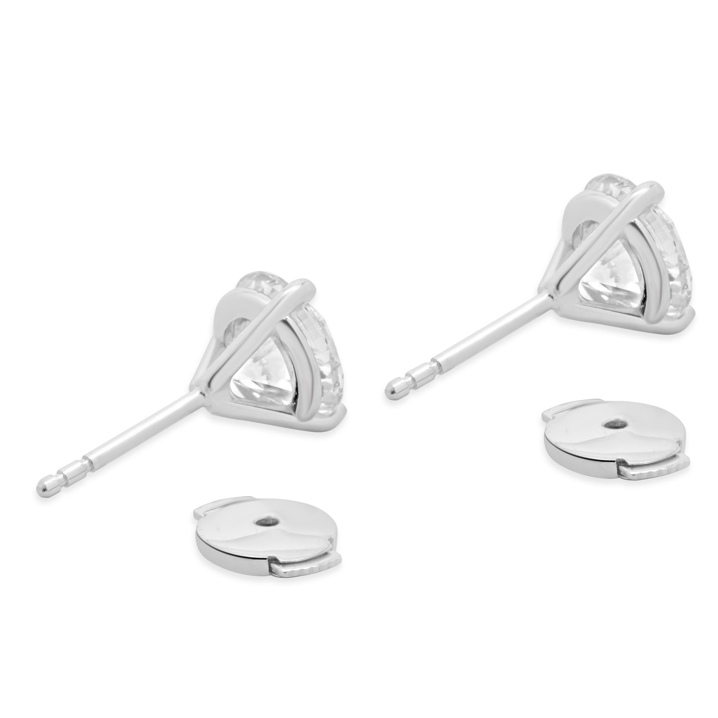 Clous d'oreilles en or blanc 14 carats avec diamants taille brillant rond Excellent état - En vente à Scottsdale, AZ