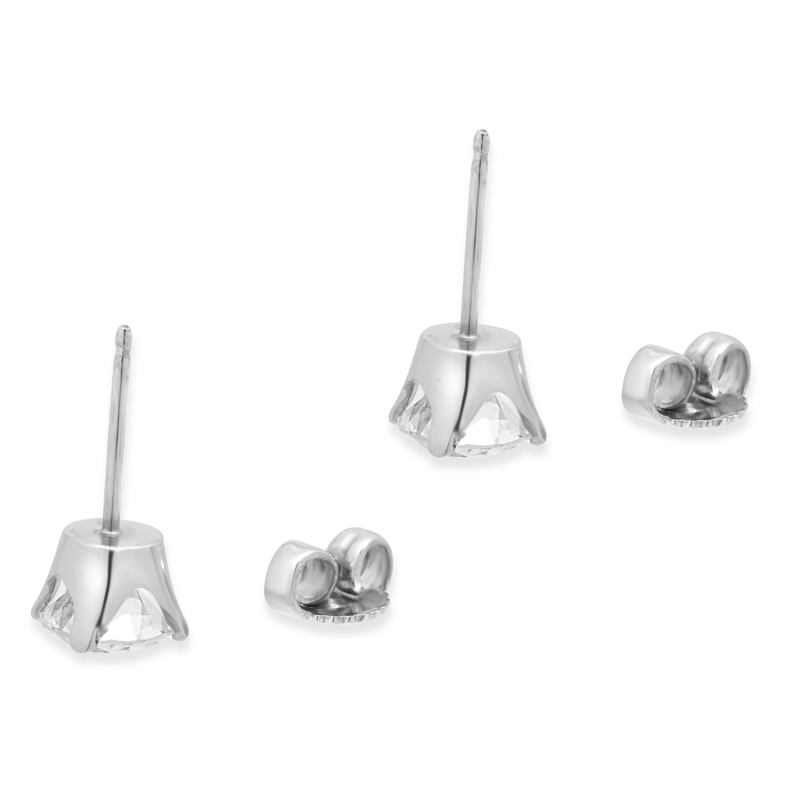 Clous d'oreilles en or blanc 14 carats avec diamants taille brillant rond Excellent état - En vente à Scottsdale, AZ