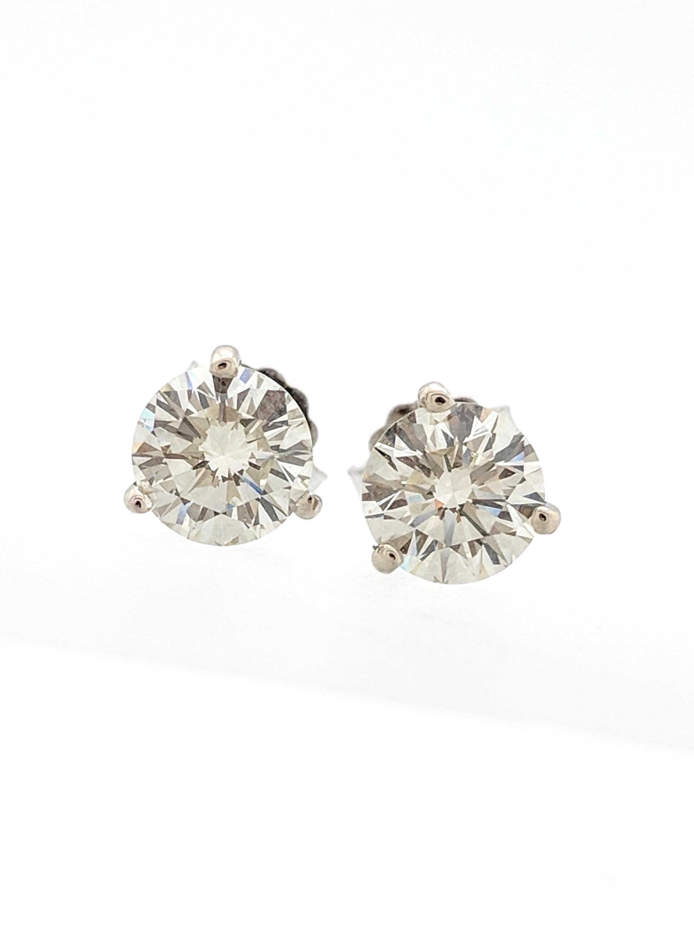 14 Karat White Gold Round Brilliant Cut Diamond Stud Earrings In Excellent Condition In Gainesville, FL