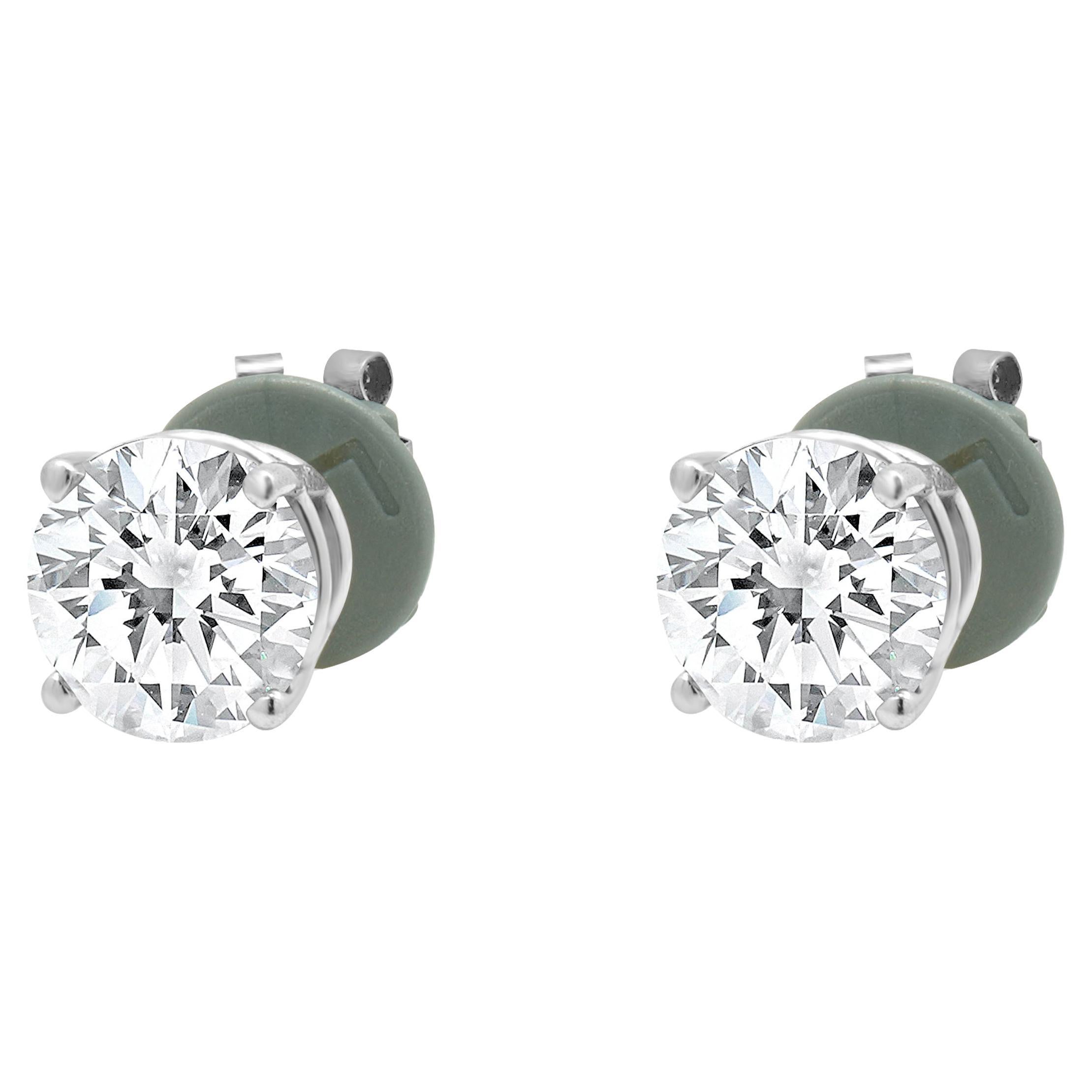 Clous d
oreilles en or blanc 14 carats avec diamants taille brillant rond en vente
