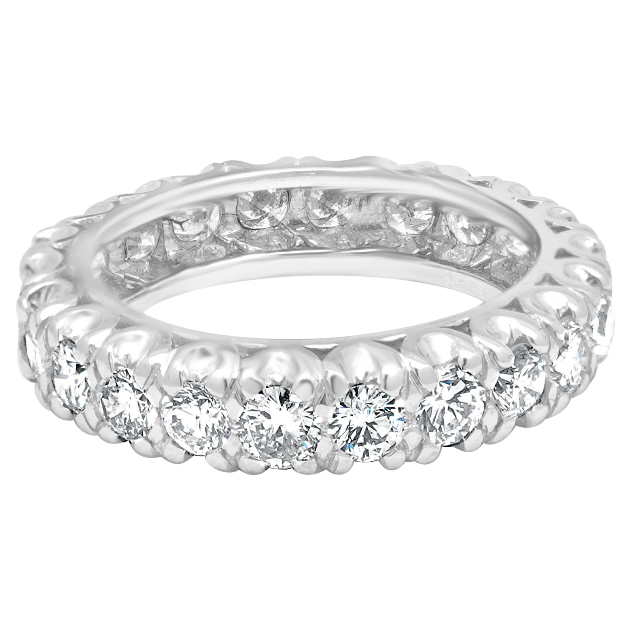 Fascia per l
eternità in oro bianco 14 carati con diamanti tondi e brillanti