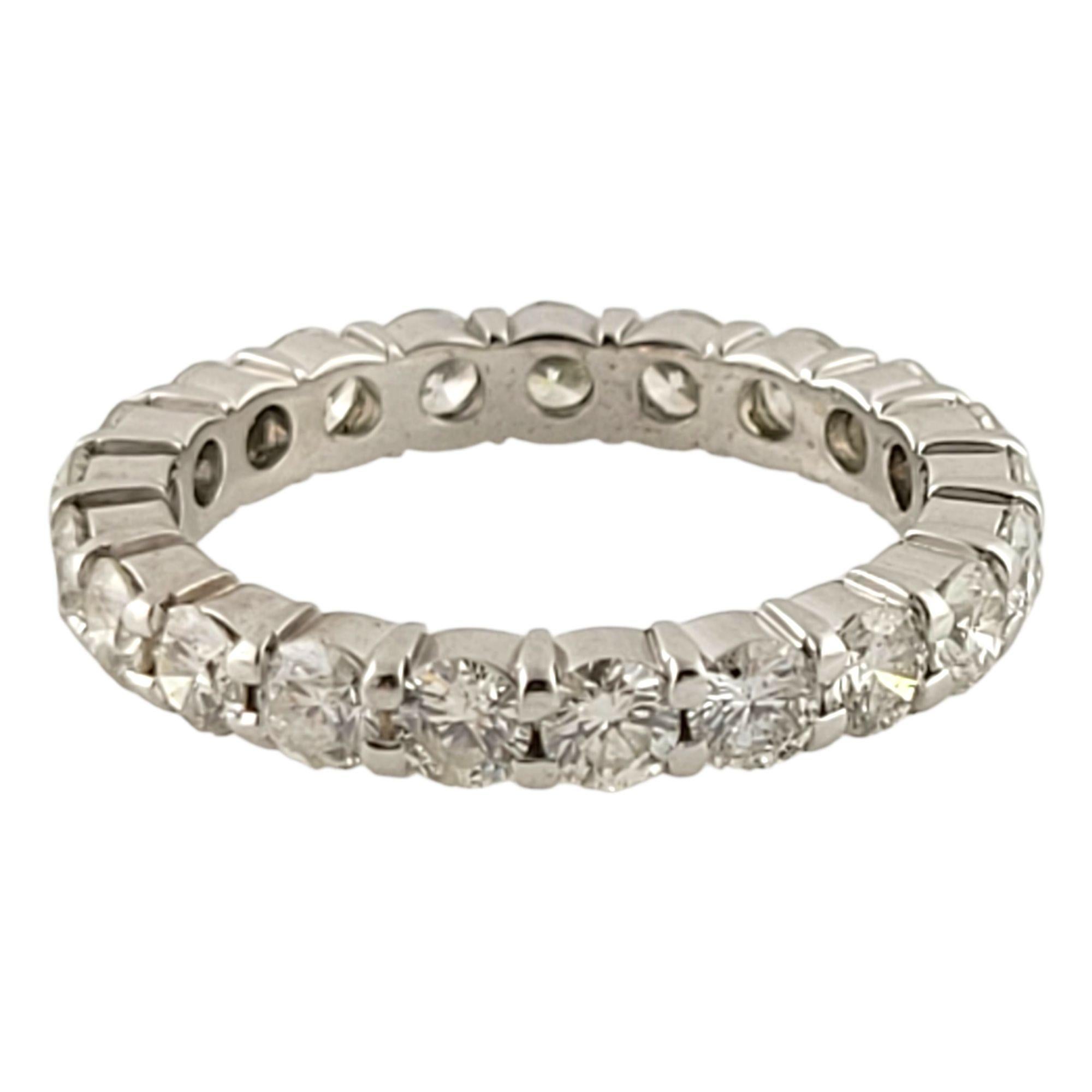 14 Karat White Gold Round Brilliant Diamond Eternity Band 1.70cts In Good Condition For Sale In Washington Depot, CT
