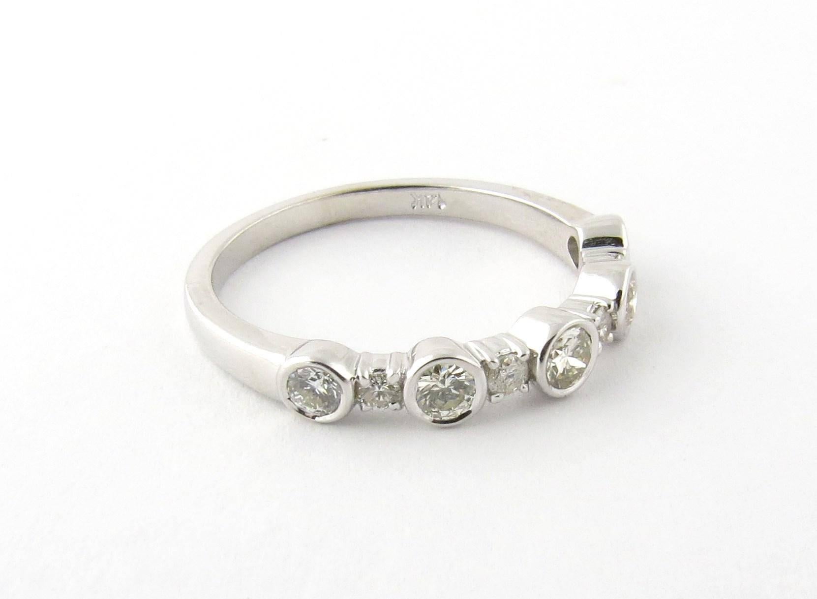 14 Karat White Gold Round Brilliant Diamond Ring In Good Condition For Sale In Washington Depot, CT