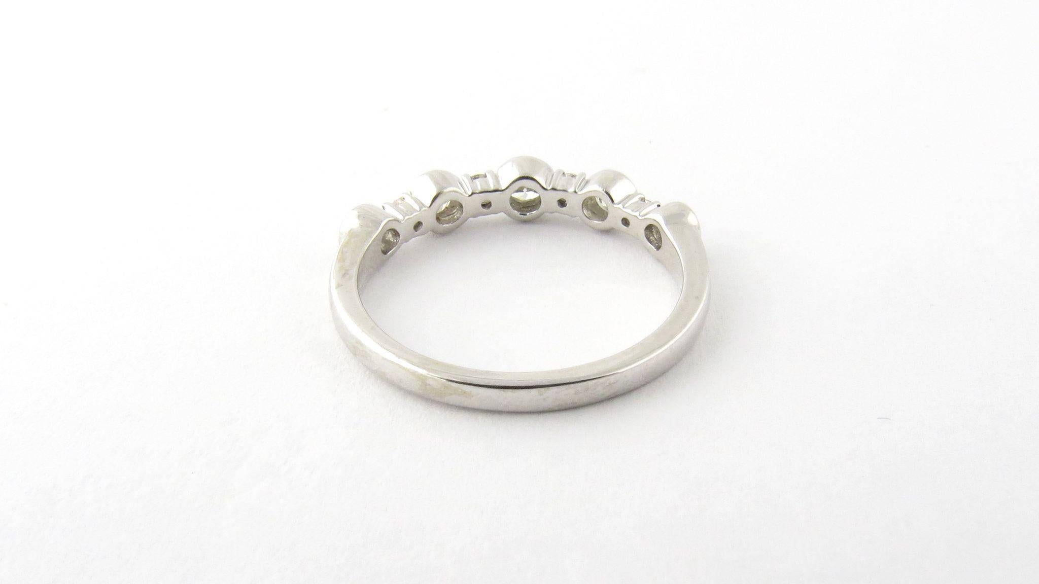 Women's 14 Karat White Gold Round Brilliant Diamond Ring For Sale