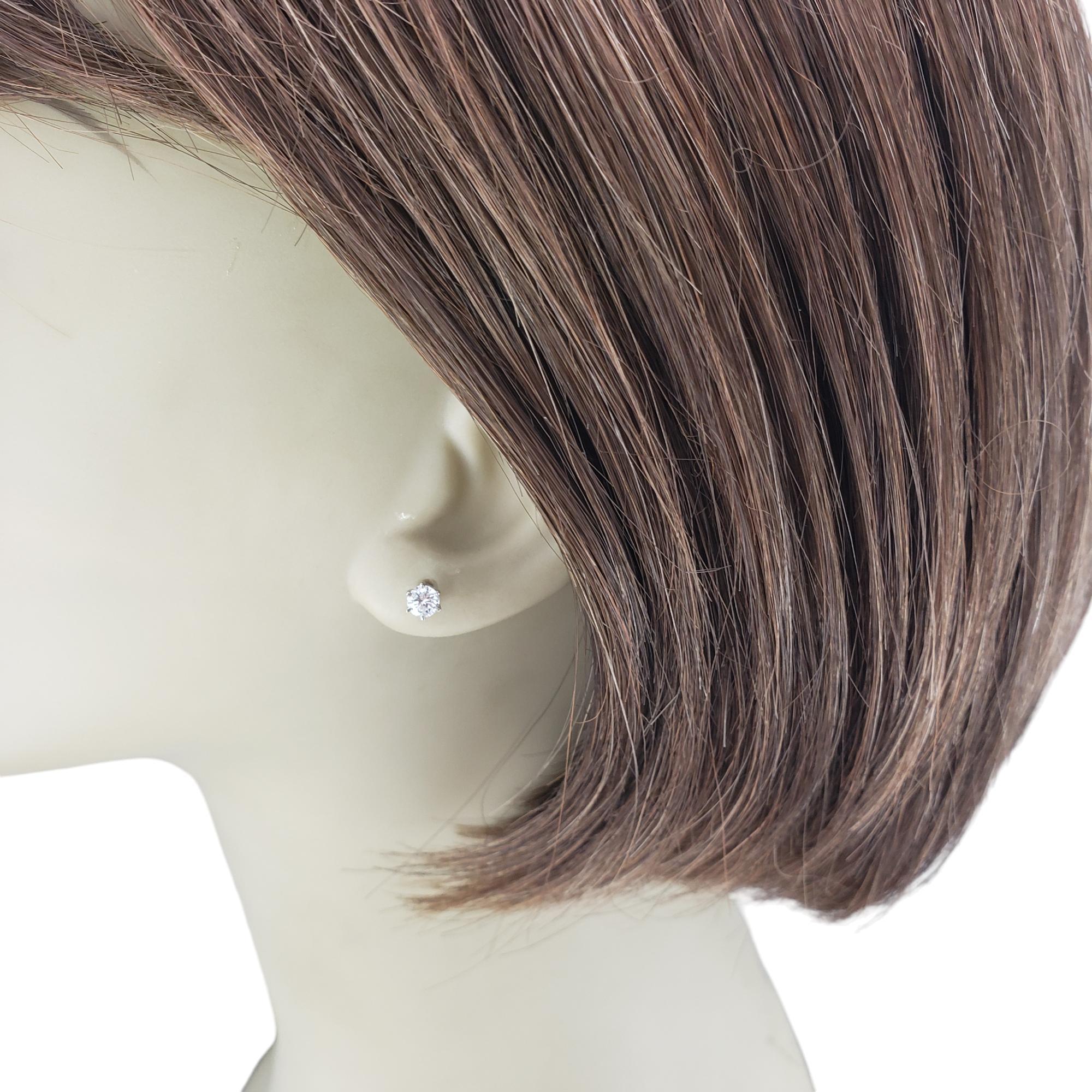 Donna Orecchini con diamanti tondi e brillanti in oro bianco 14 carati #18758 in vendita