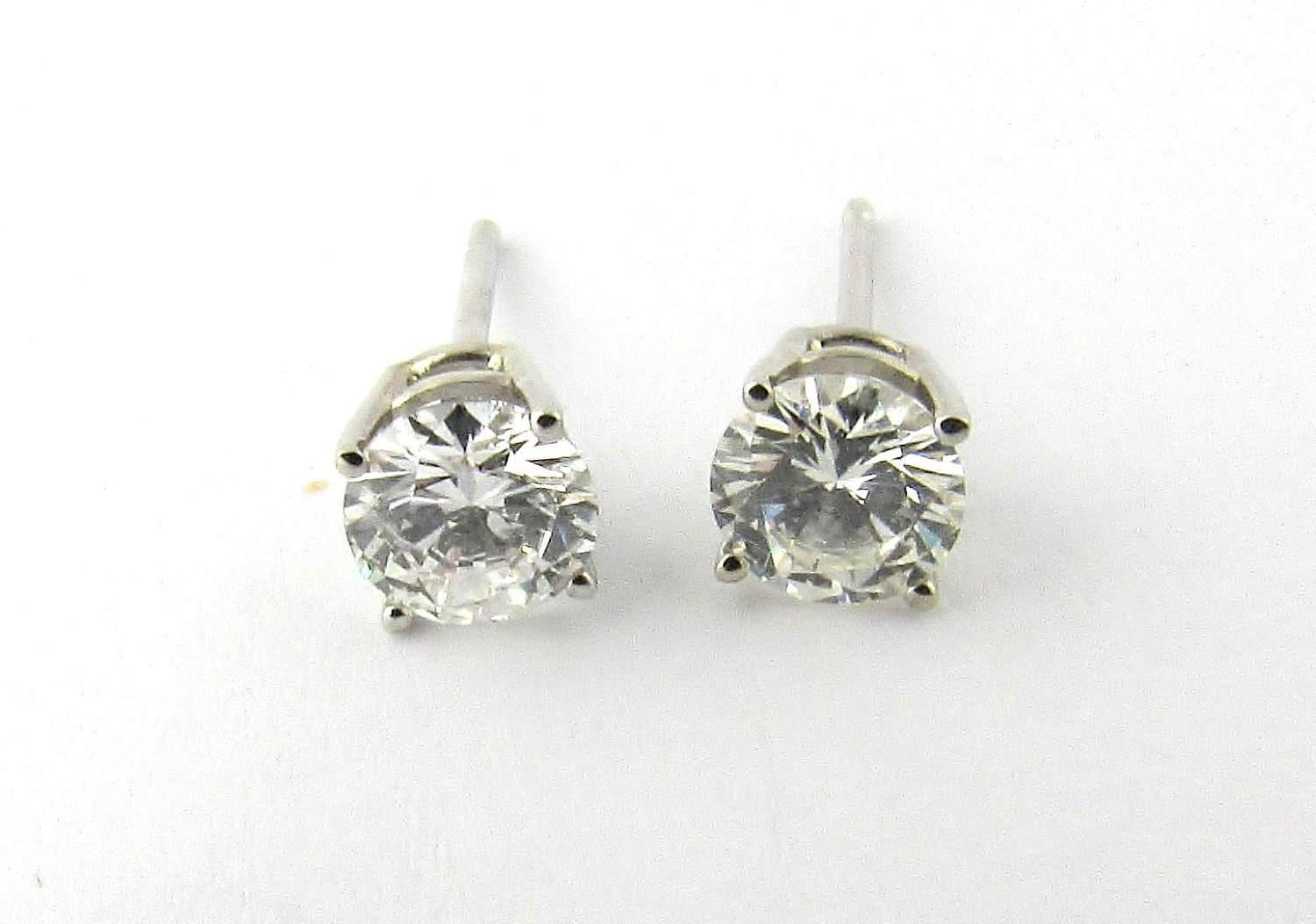 14 Karat White Gold Round Brilliant Diamond Stud Earrings .75 Carat In Excellent Condition In Washington Depot, CT