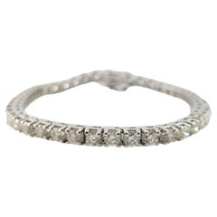 Bracelet tennis en or blanc 14 carats avec diamants ronds et brillants de 7 carats.