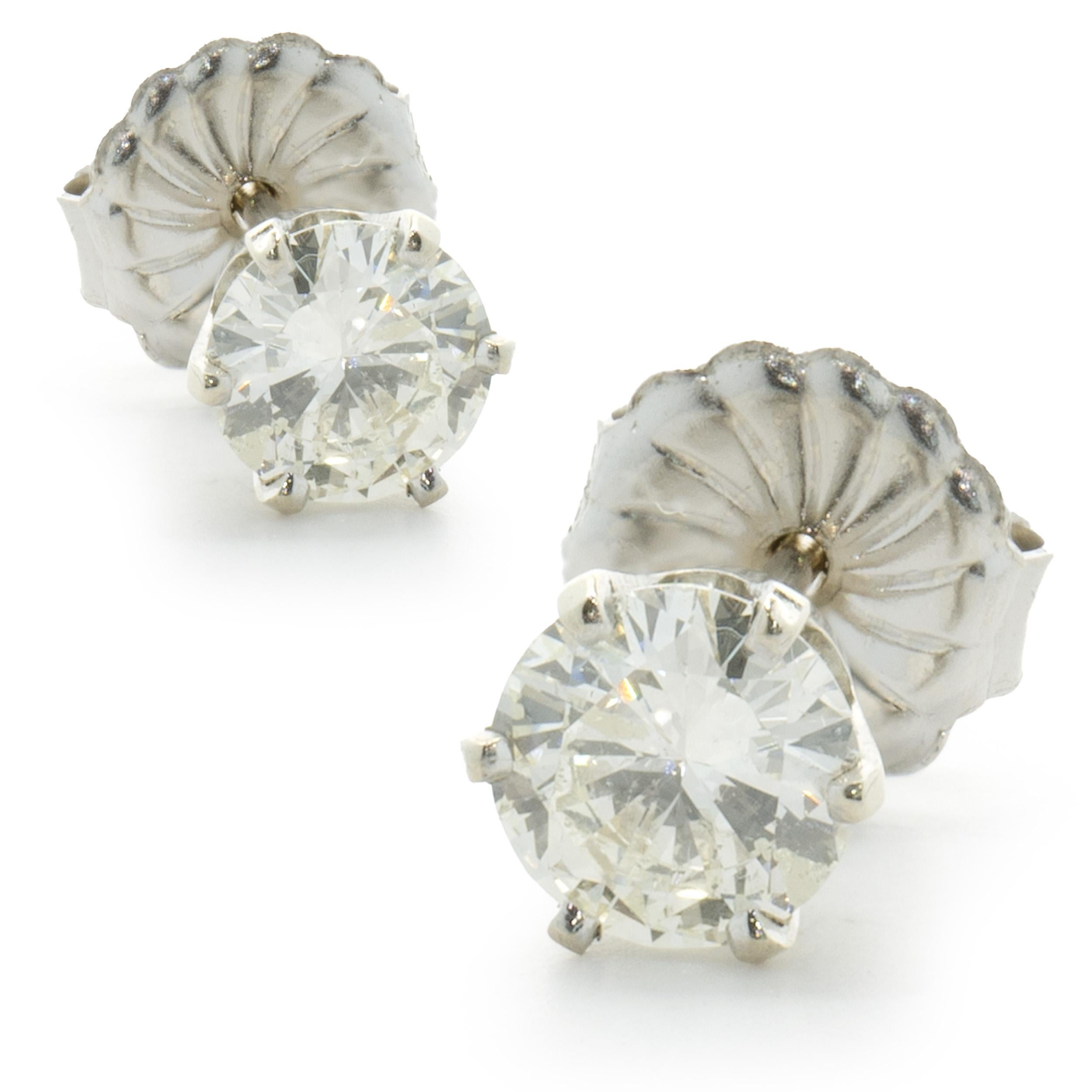 14 Karat White Gold Round Cut Diamond Stud Earrings In Excellent Condition For Sale In Scottsdale, AZ