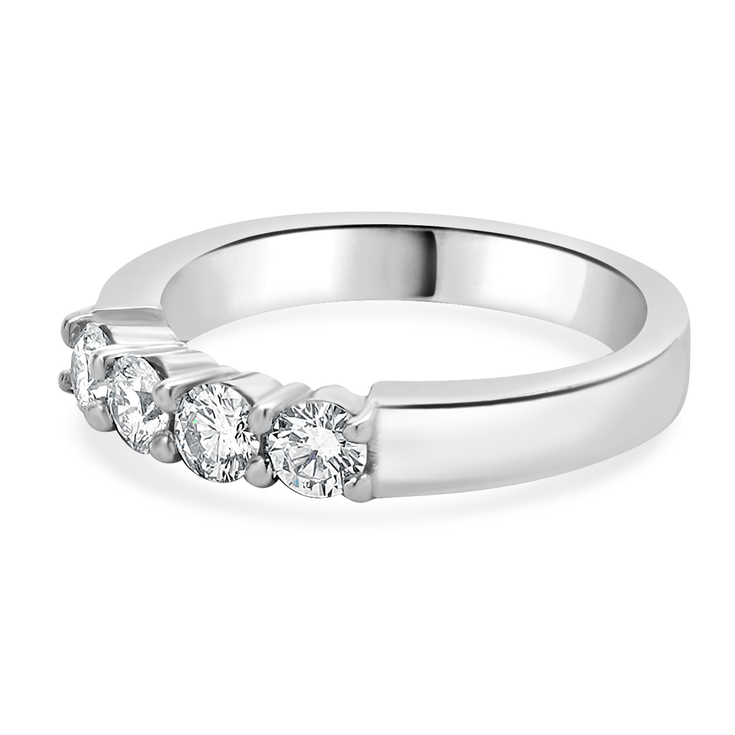 Alliance d'anniversaire en or blanc 14 carats avec diamants ronds Excellent état - En vente à Scottsdale, AZ