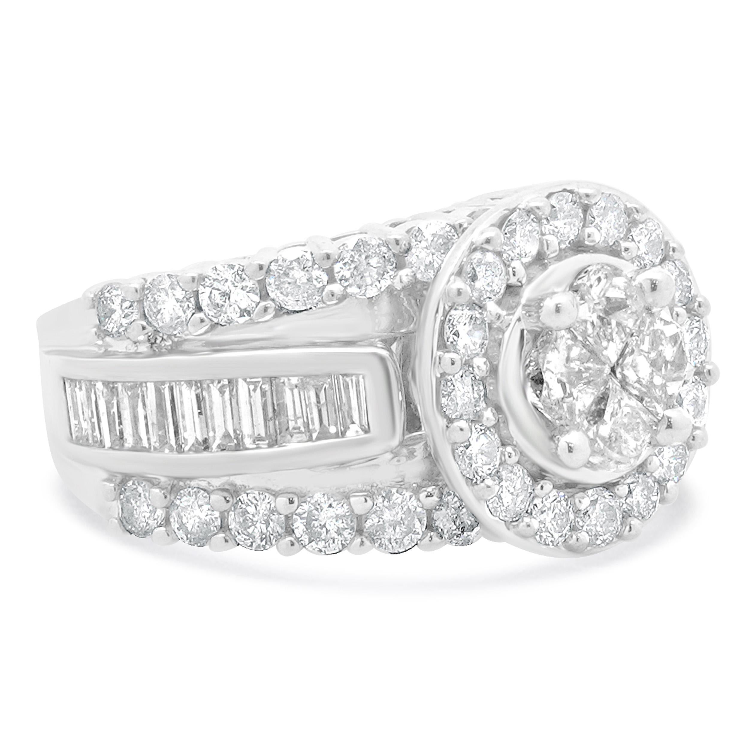 Bague de fiançailles en or blanc 14 carats avec diamants ronds en grappe Excellent état - En vente à Scottsdale, AZ