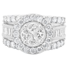 Anello di fidanzamento con cluster di diamanti rotondi in oro bianco 14 carati