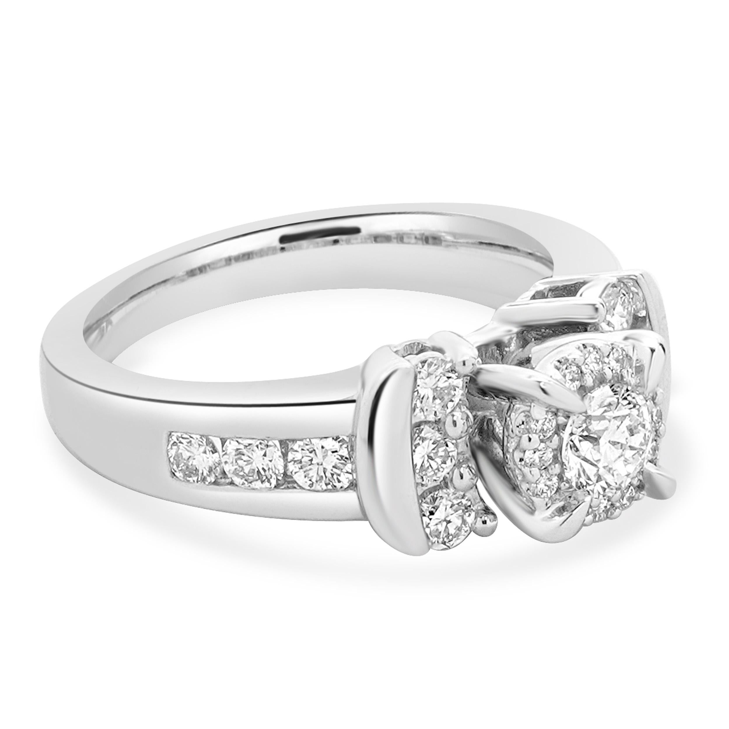 Round Cut 14 Karat White Gold Round Diamond Engagement Ring For Sale