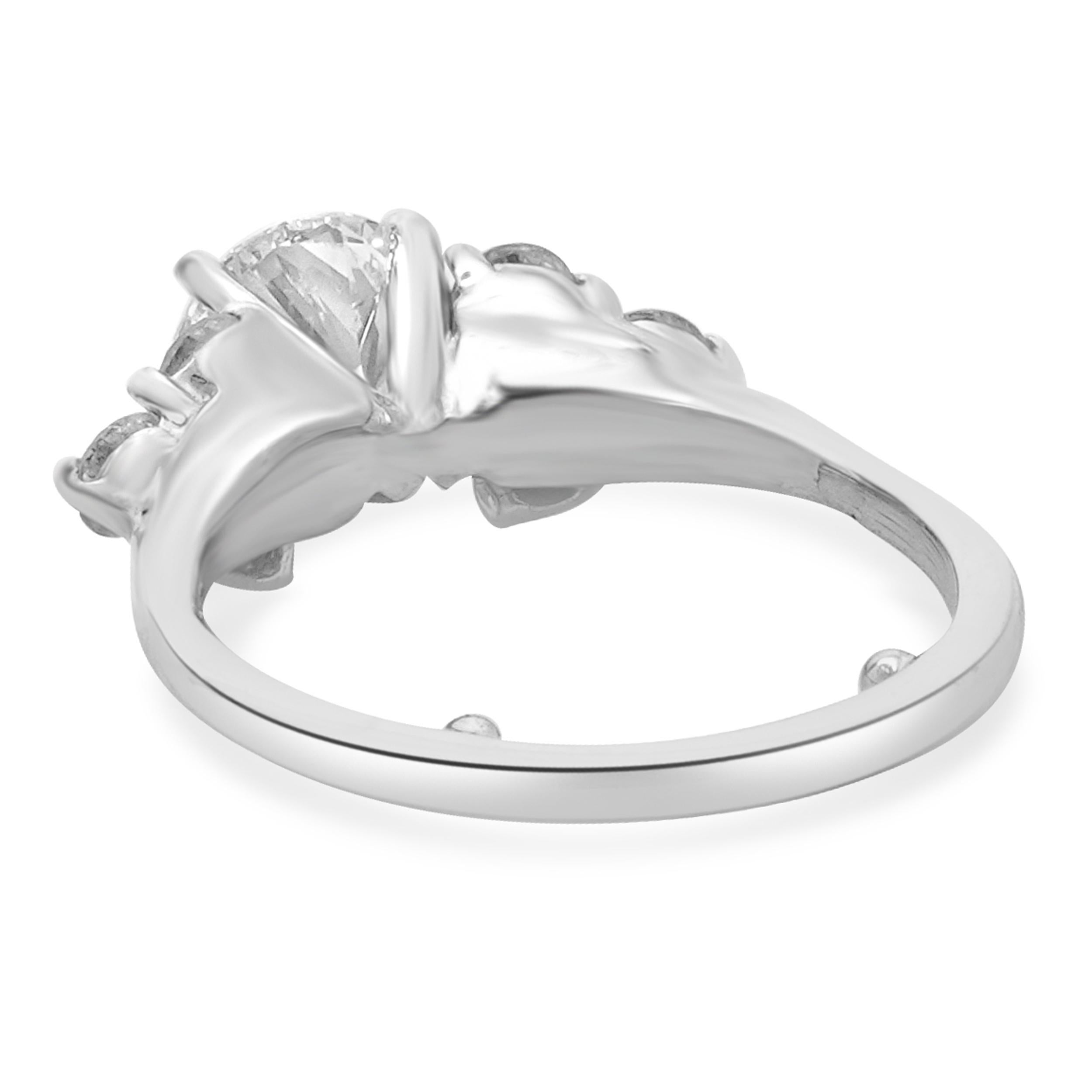 Taglio rotondo Anello di fidanzamento con diamante rotondo in oro bianco 14 carati in vendita