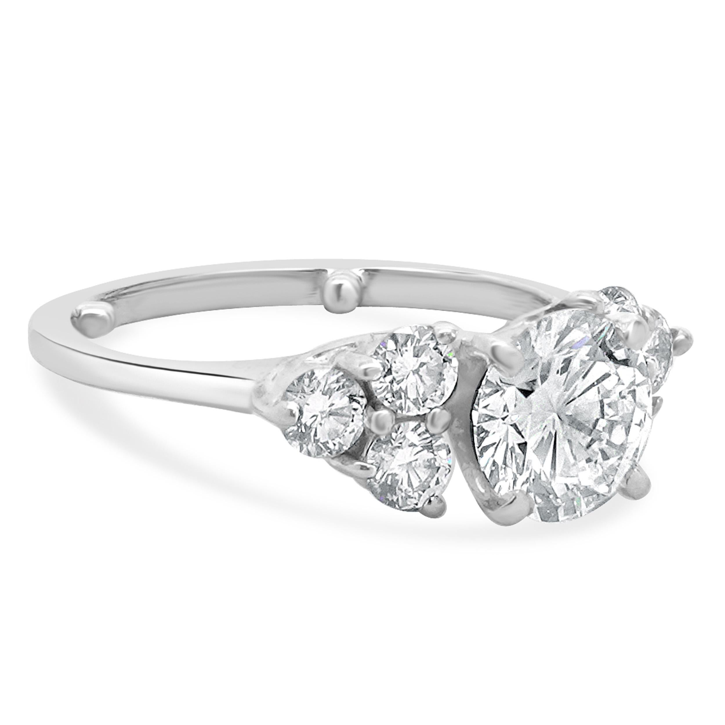 Anello di fidanzamento con diamante rotondo in oro bianco 14 carati In condizioni ottime in vendita a Scottsdale, AZ