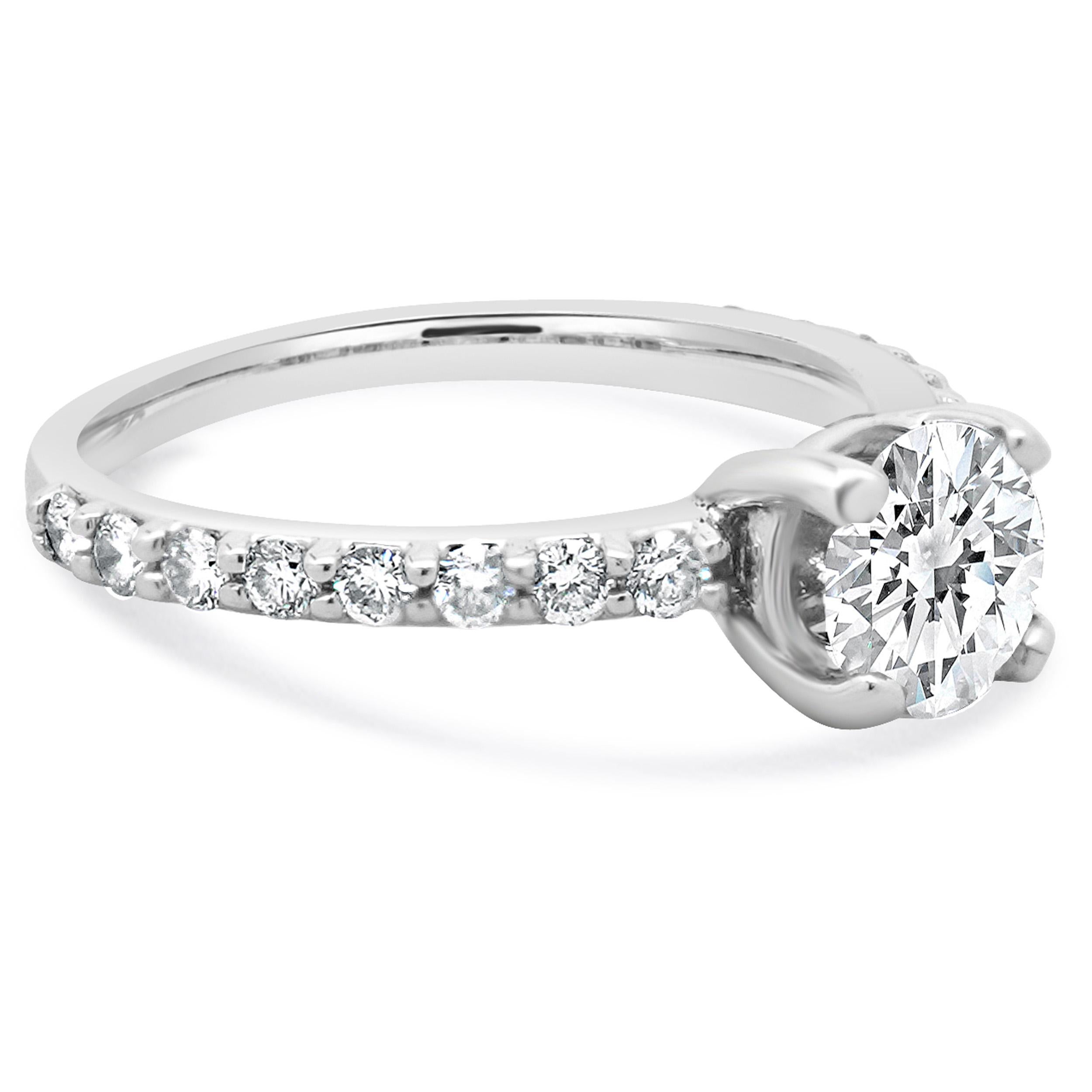 14 Karat White Gold Round Diamond Engagement Ring In Excellent Condition For Sale In Scottsdale, AZ