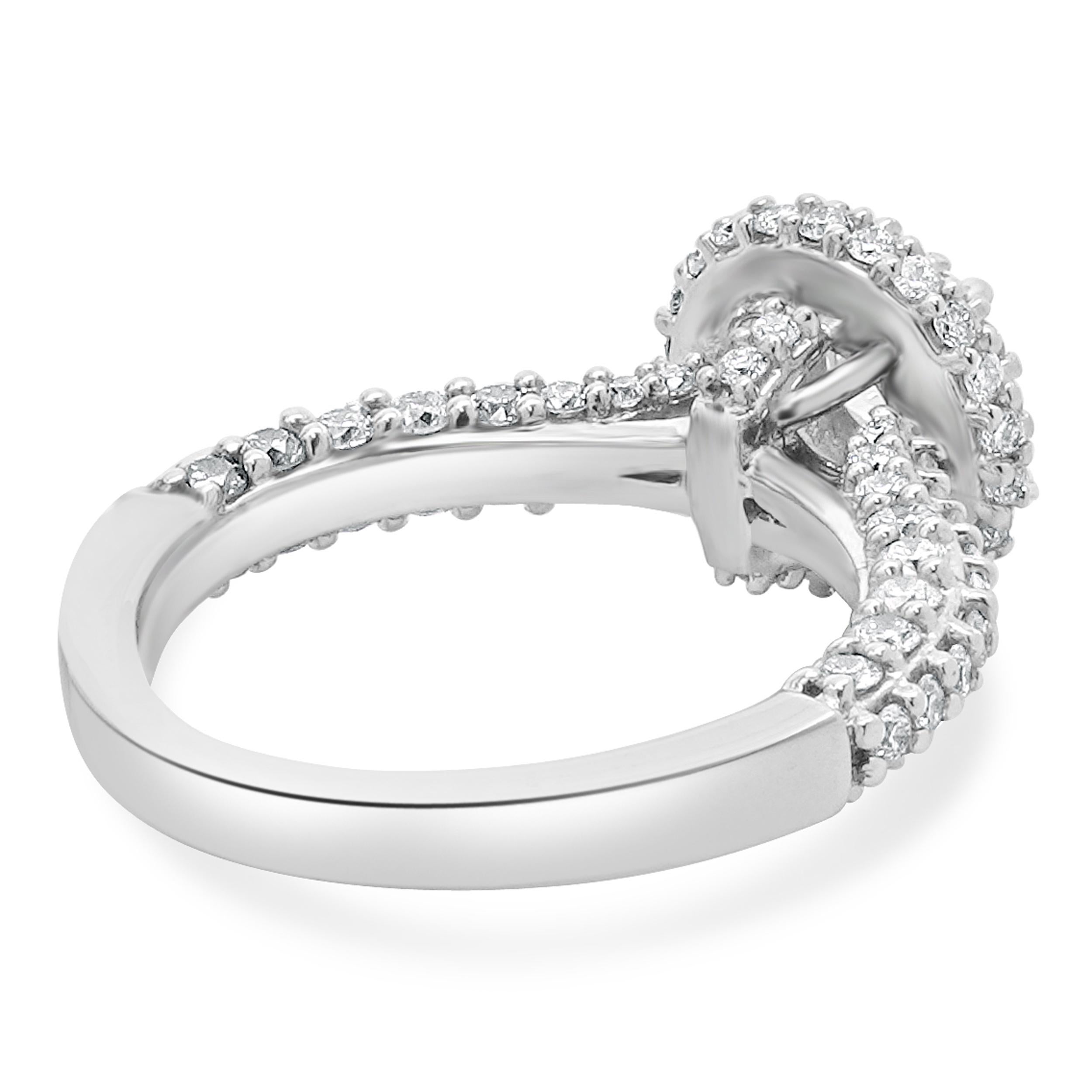 Anello di fidanzamento aureolato con diamante rotondo in oro bianco 14 carati In condizioni ottime in vendita a Scottsdale, AZ