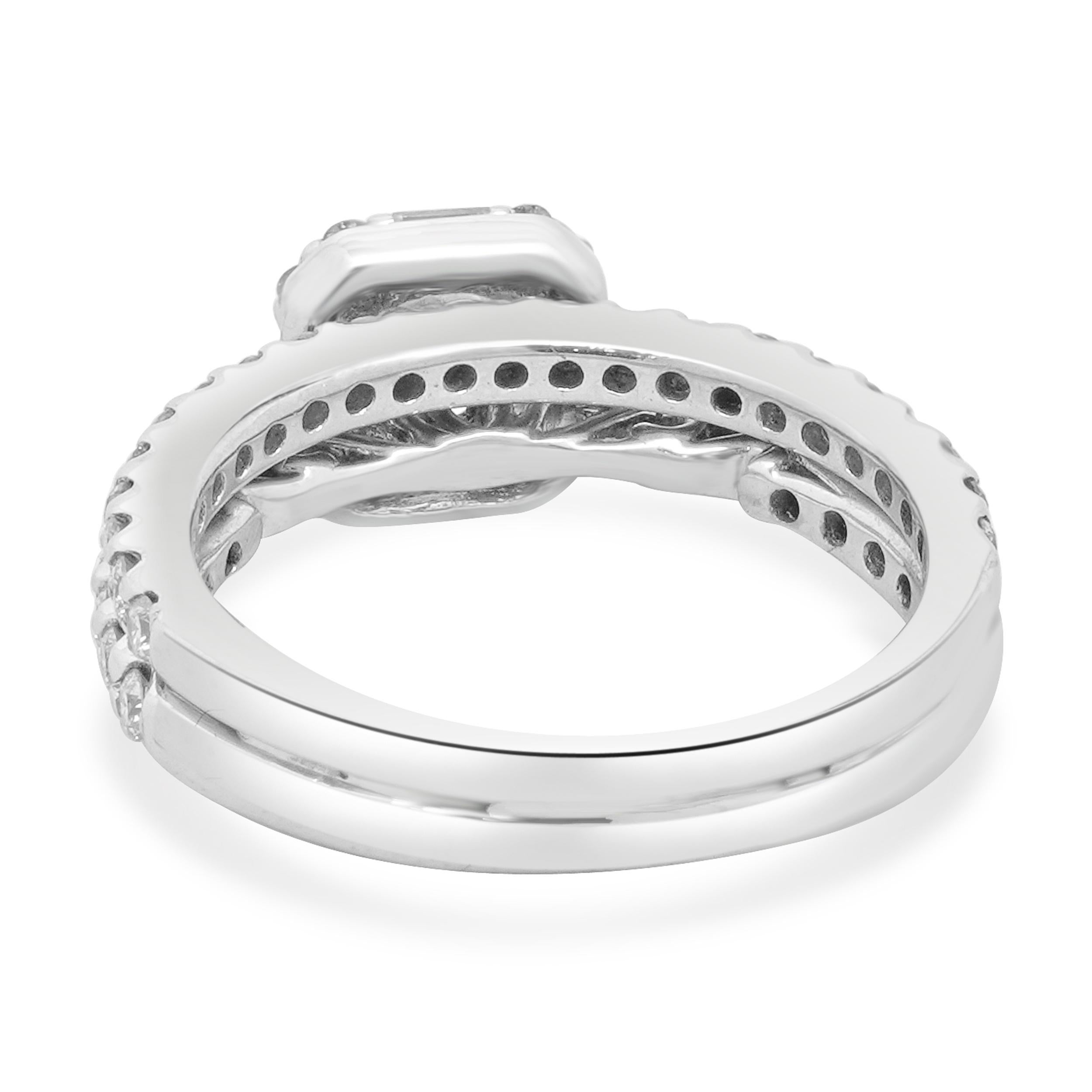 Anello di fidanzamento aureolato con diamante rotondo in oro bianco 14 carati In condizioni ottime in vendita a Scottsdale, AZ