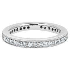 Eternity-Ring aus 14 Karat Weißgold mit rundem Diamant Milgrain