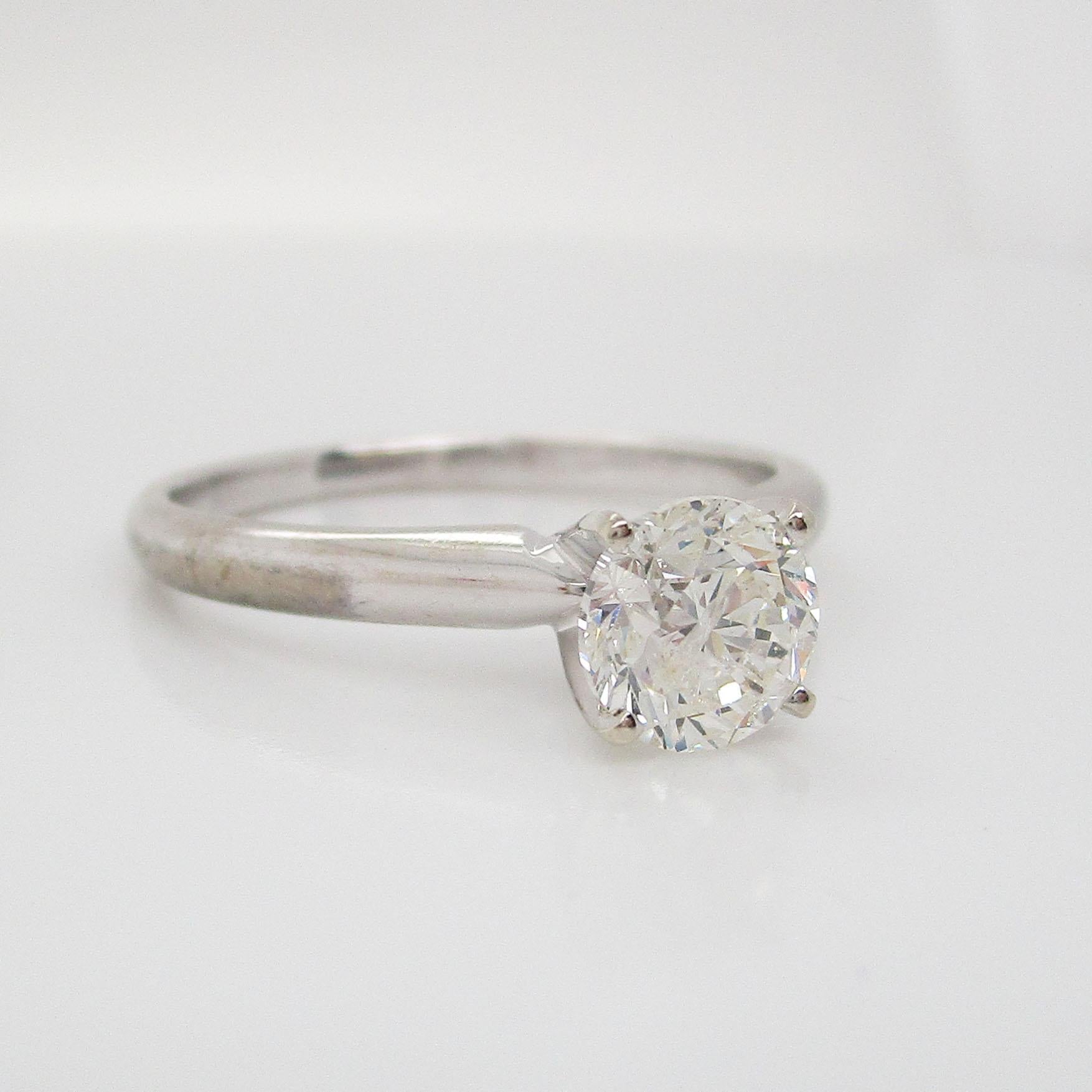 Round Cut 14 Karat White Gold Round Diamond Solitaire Engagement Ring For Sale