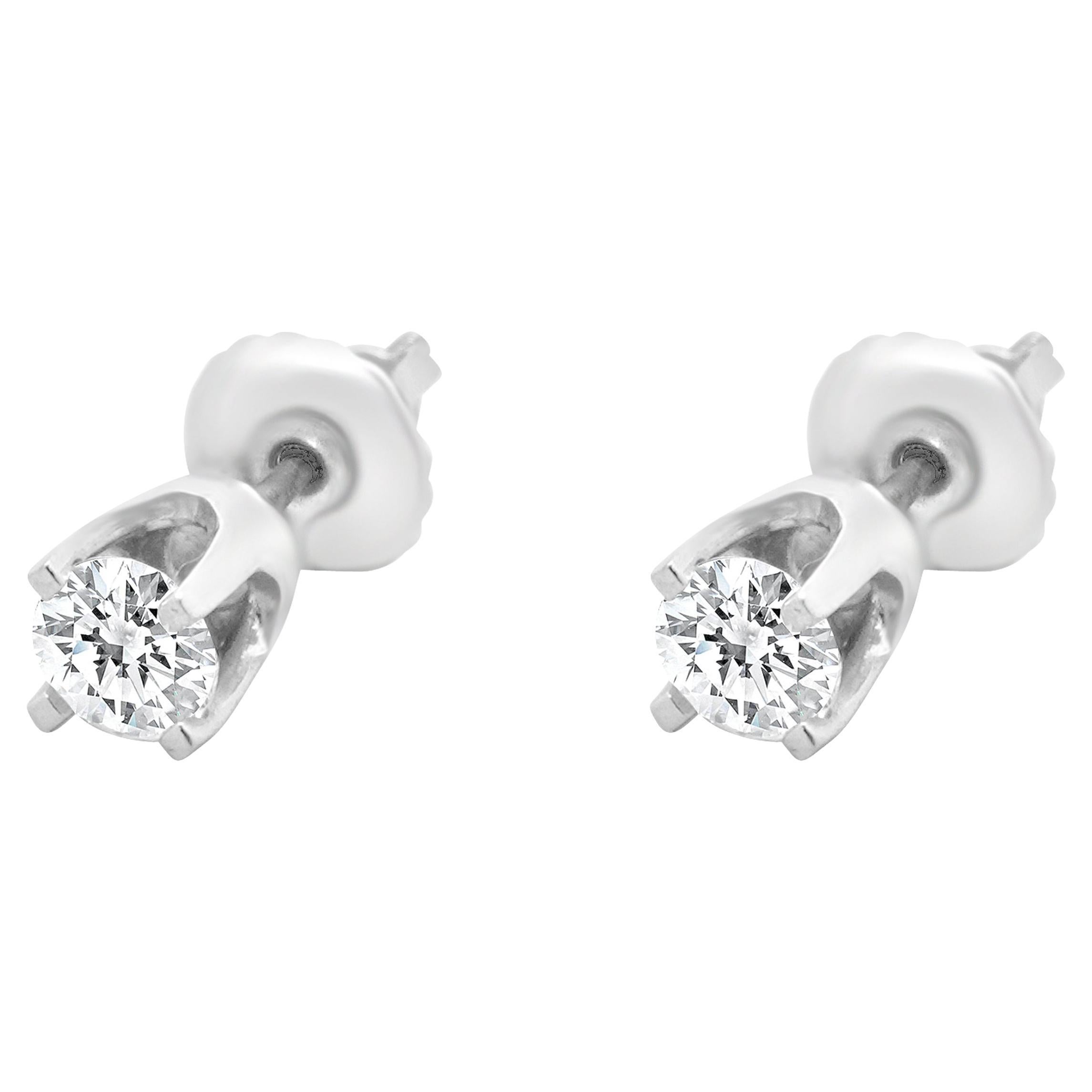 14 Karat White Gold Round Diamond Stud Earrings in vendita