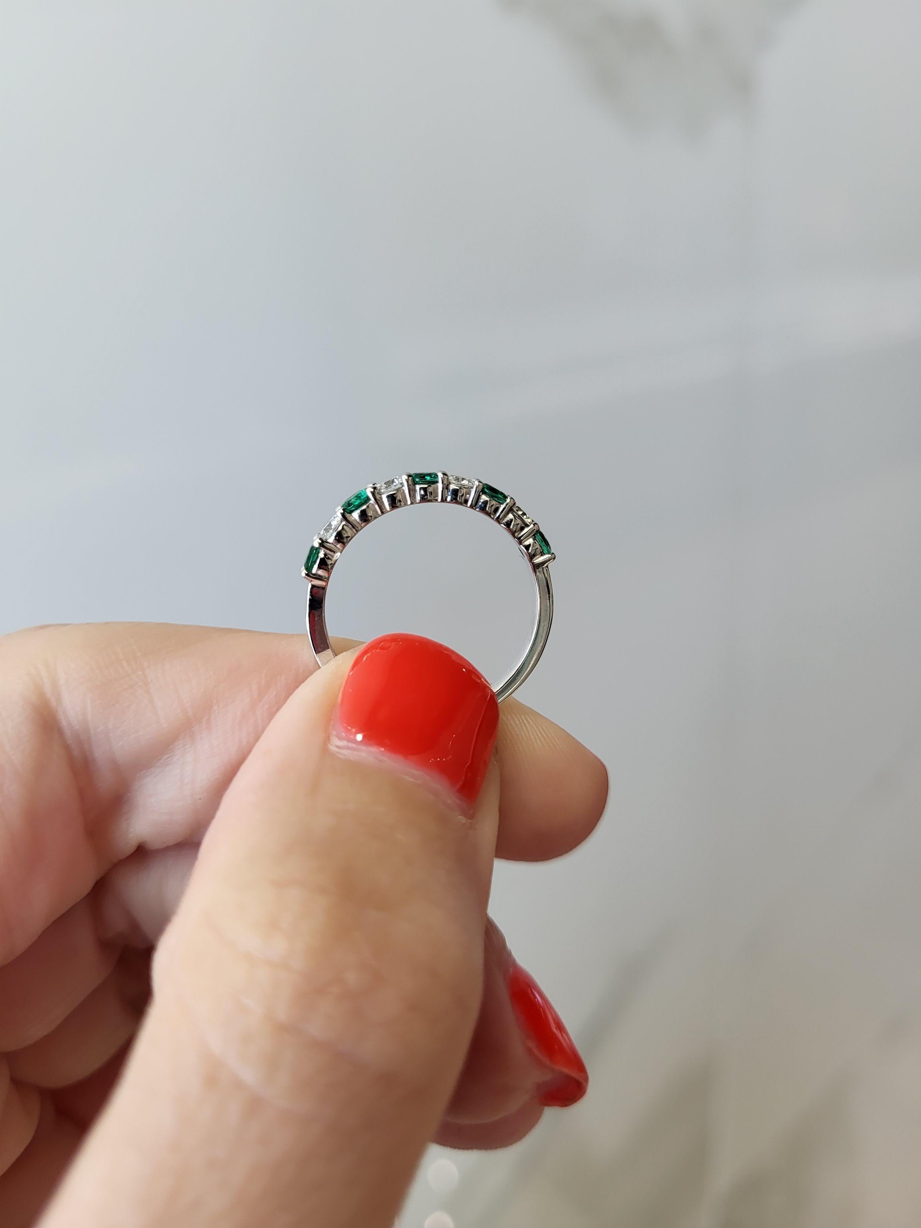 14 Karat White Gold Round Emerald and Diamond Band For Sale 13