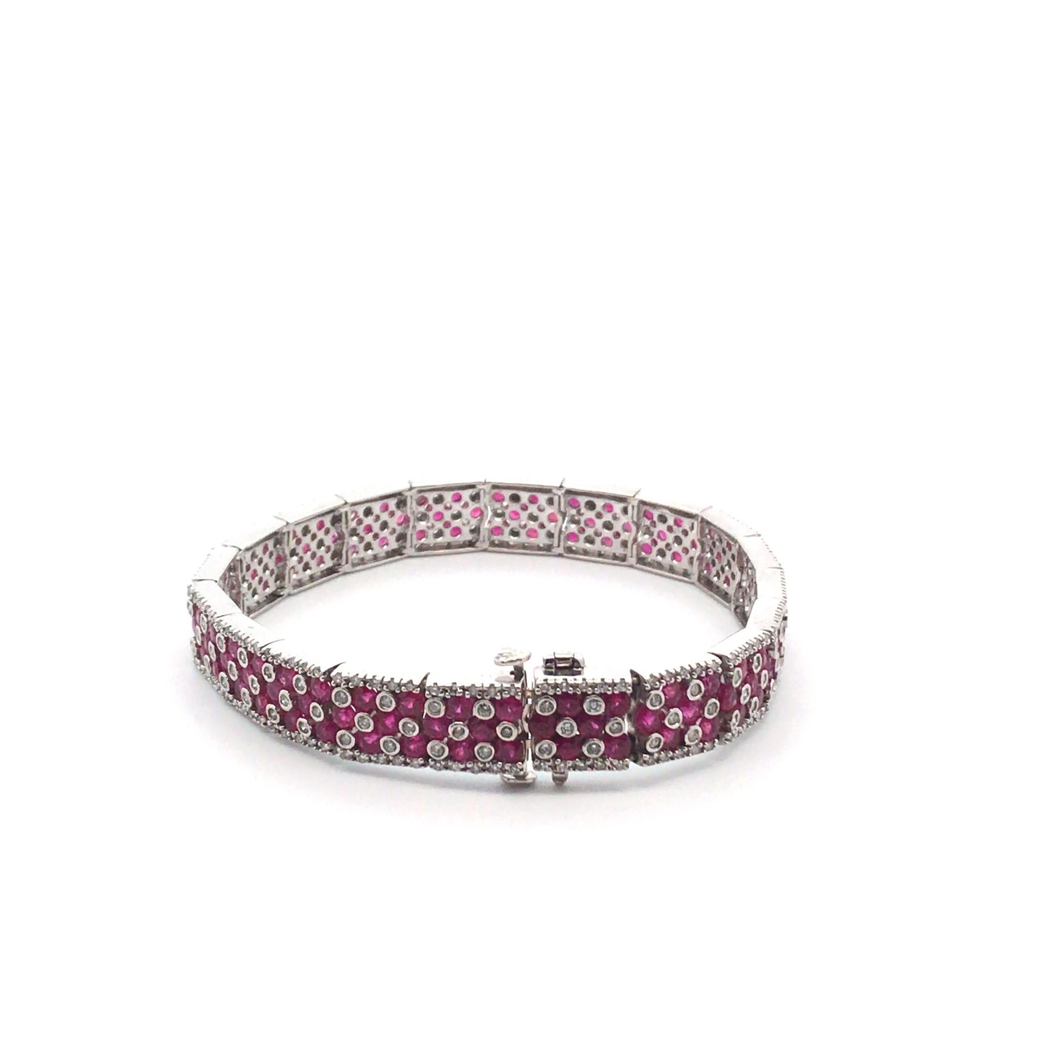 Bracciale in oro bianco 14 carati con rubini e diamanti In condizioni ottime in vendita a Palm Desert, CA