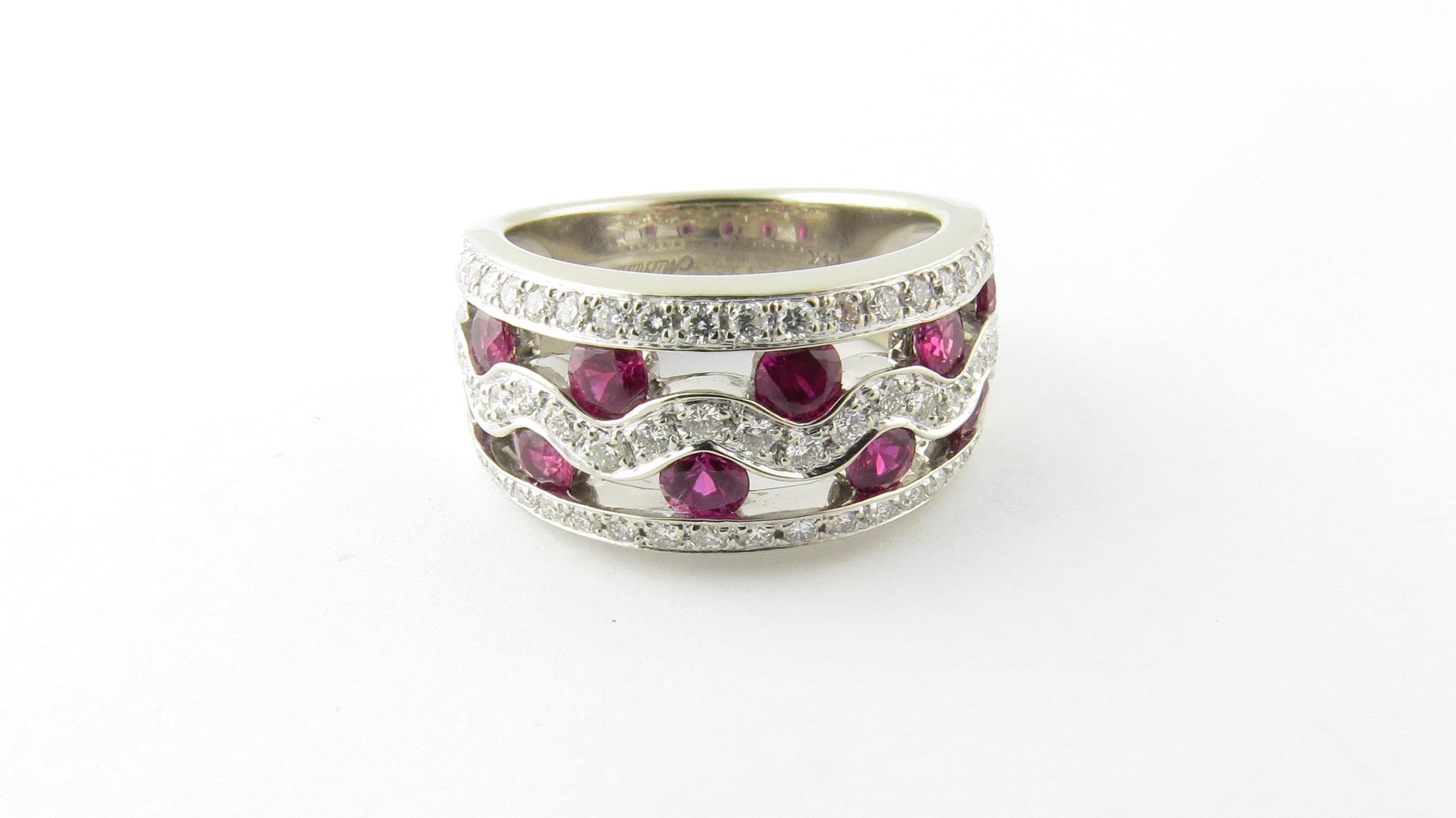 Ring aus 14 Karat Weißgold mit natürlichen rosa Saphiren und Diamanten Damen im Angebot