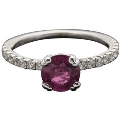 14 Karat Weißgold Ring mit Rubin und Diamanten