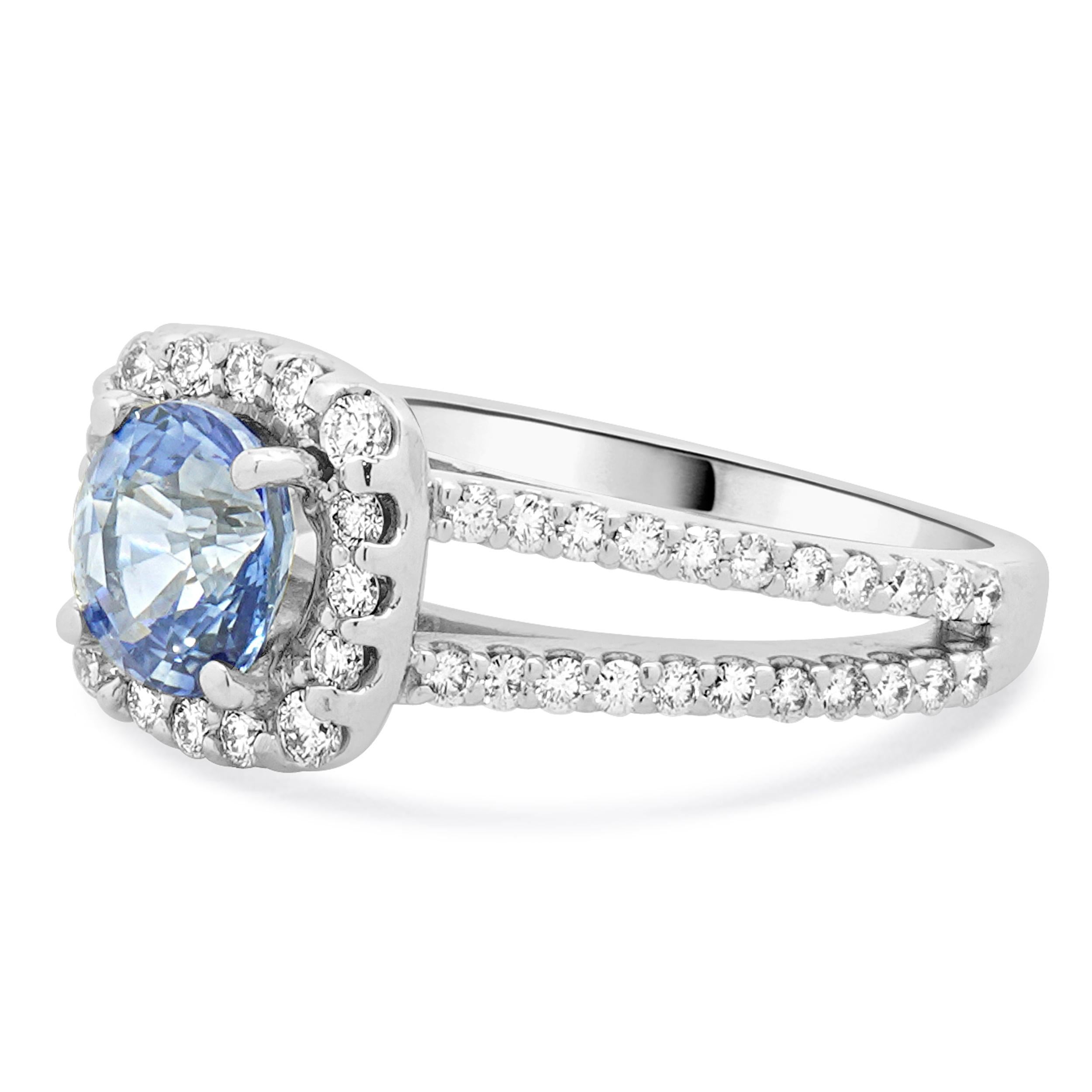 MATERIAL: 14K Weißgold
Saphir: 0,95cttw
Diamanten: 60 Rundschliff= 0,57cttw
Farbe: H
Klarheit: SI2
Abmessungen: Ring oben misst 10,1 mm 
Ringgröße: 7 (bitte erlauben Sie bis zu 2 zusätzliche Arbeitstage für Größenanfragen)
Gewicht: 5.49 Gramm
