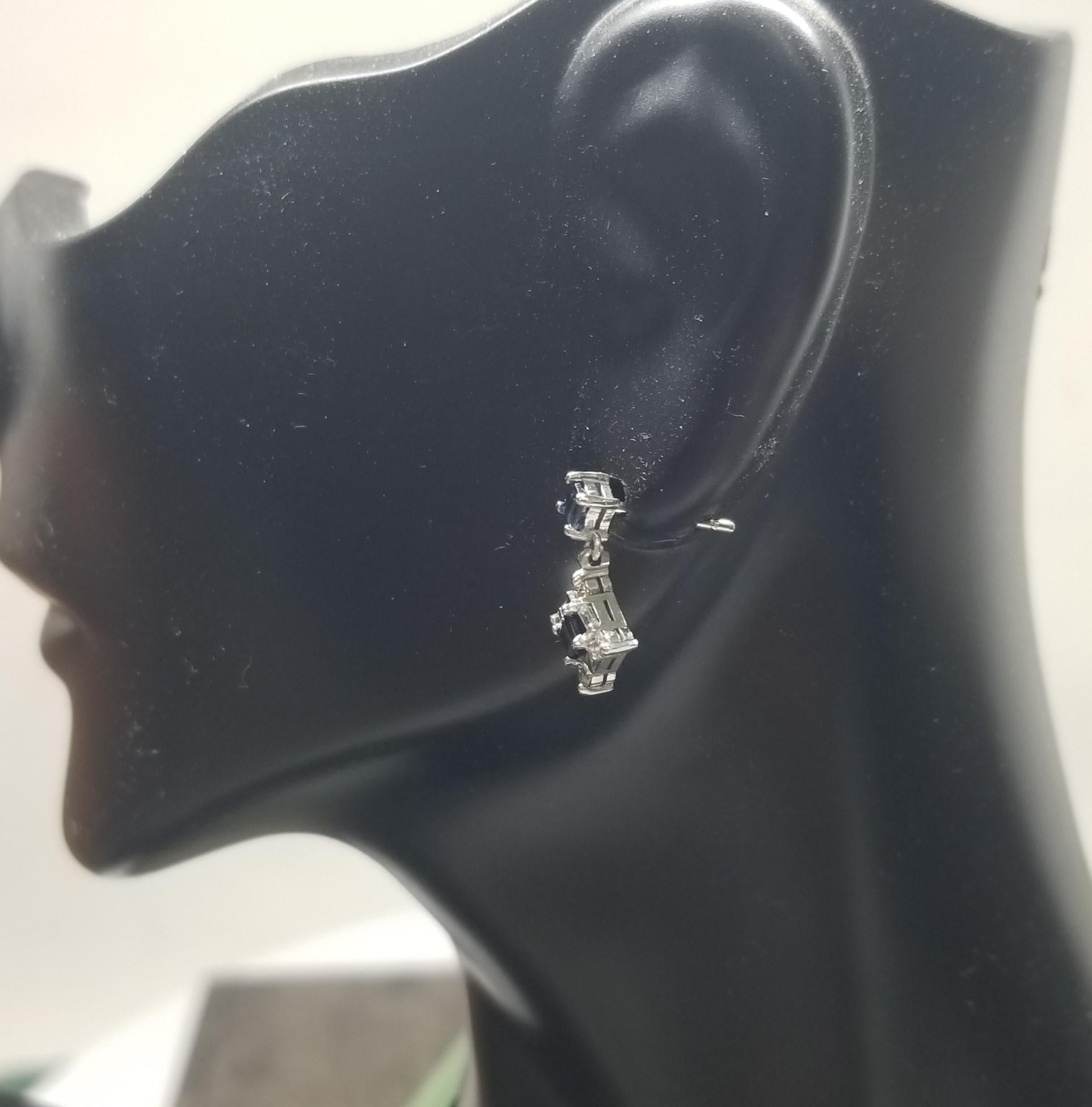 14 Karat White Gold Sapphire and Diamond Drop Earrings In Excellent Condition For Sale In Los Angeles, CA