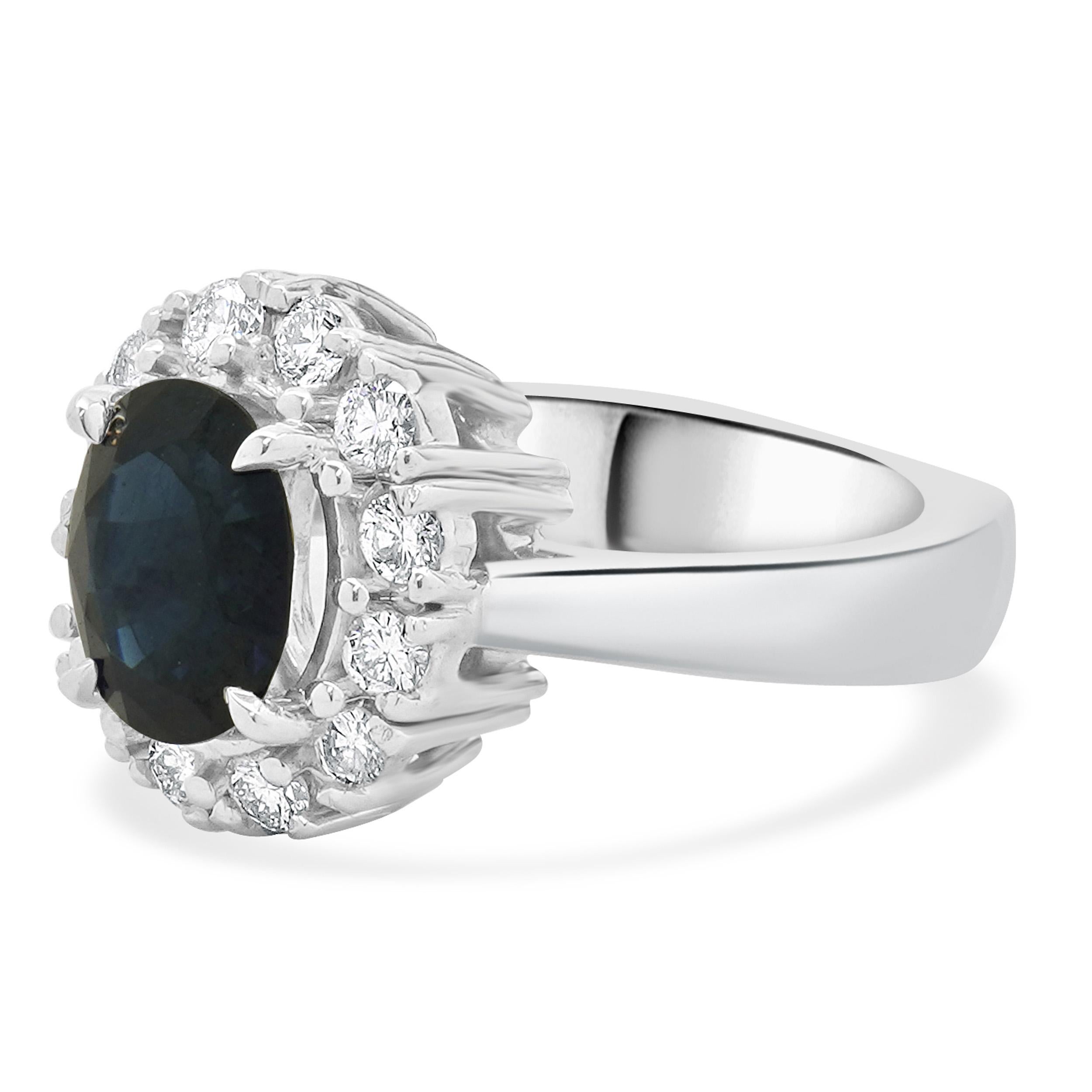 14 Karat White Gold Sapphire and Diamond Halo Ring In Excellent Condition For Sale In Scottsdale, AZ