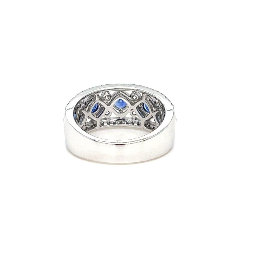 14 Karat Weißgold Saphir und Diamant Milgrain Band Ring (Rundschliff) im Angebot