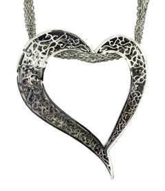 14 Karat Weißgold Halskette mit Saphir- und Diamant-Anhänger