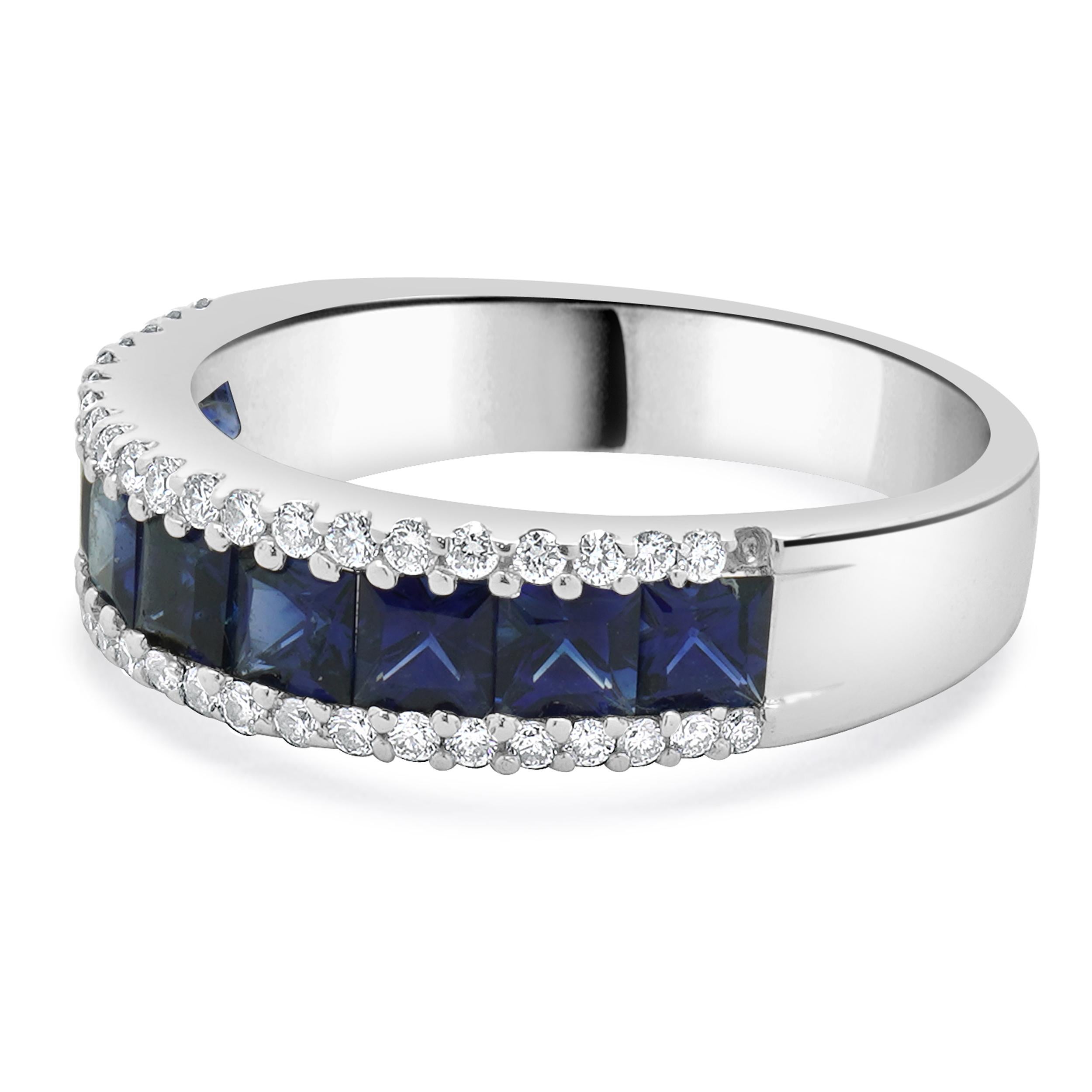 Materiale: oro bianco 14 carati
Zaffiro: 9 taglio princess = 1,62cttw
Diamante: 44 tagli rotondi = 0,22cttw
Colore: H
Chiarezza: SI2
Misura dell'anello: 7,75 (si prega di attendere fino a 2 giorni lavorativi in più per le richieste di misura)
Peso: