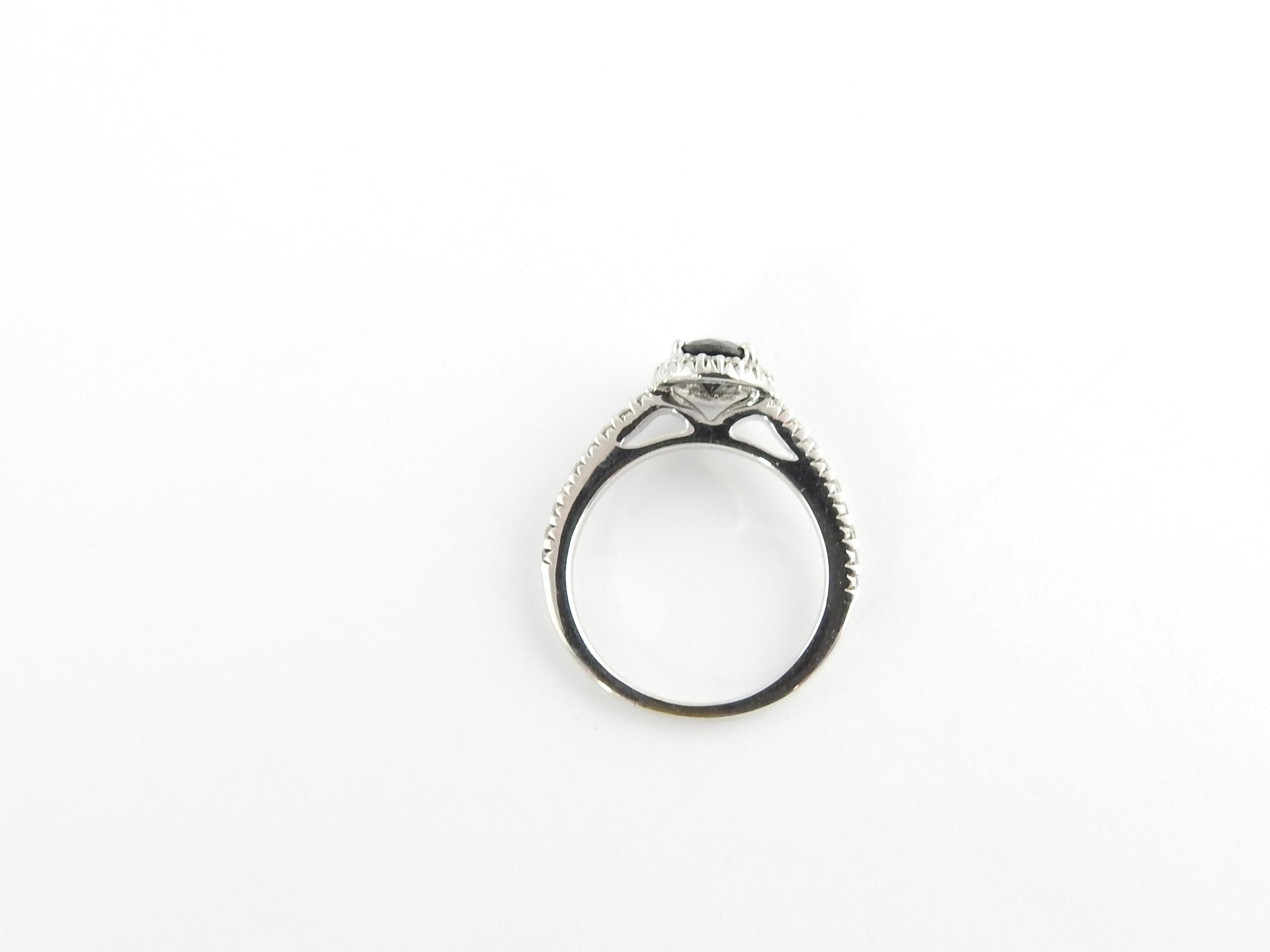 14 Karat White Gold White and Black Diamond Ring In Good Condition For Sale In Washington Depot, CT