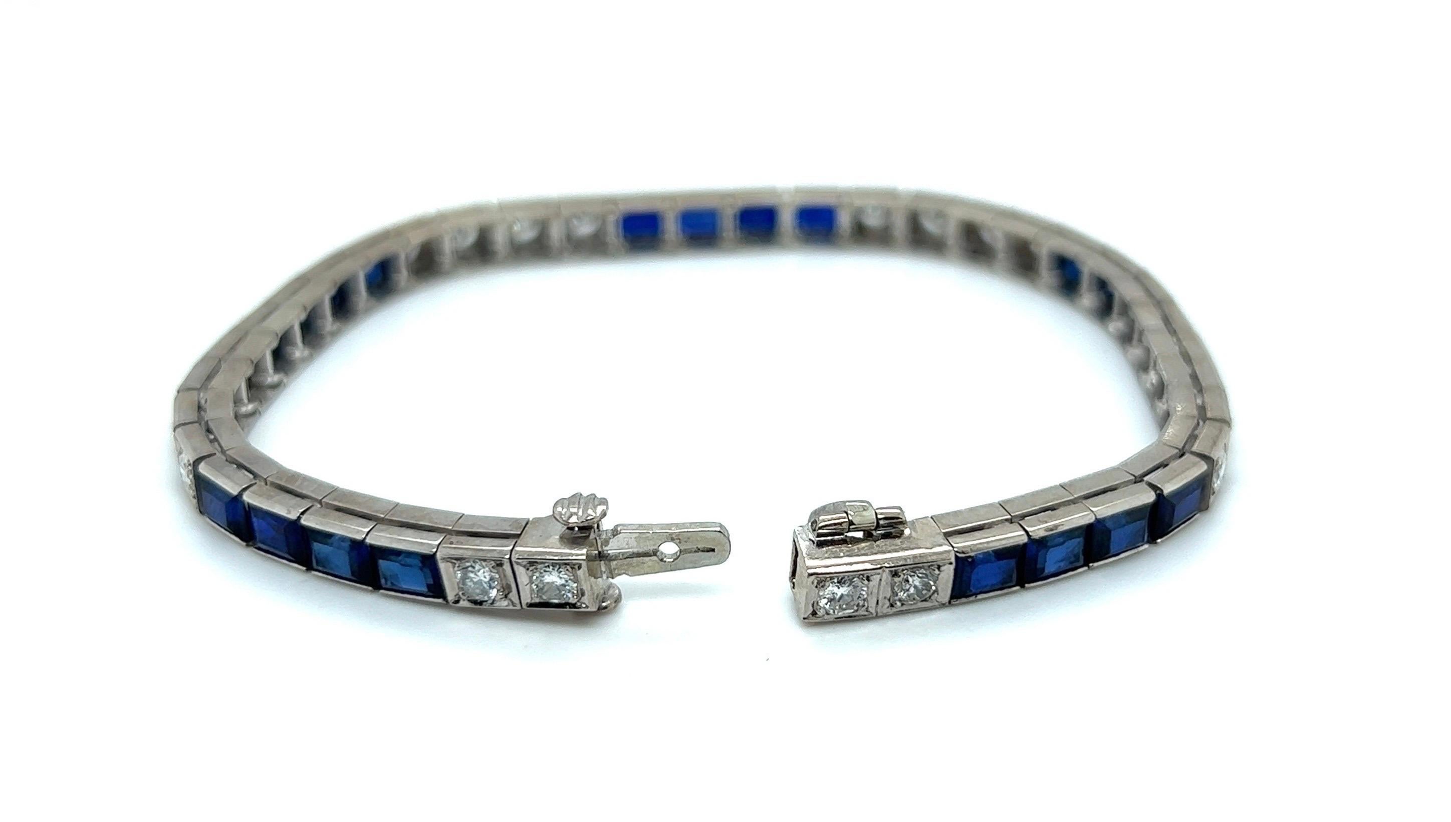 14 Karat White Gold Diamond and Synthetic Sapphire Rivière / Tennis Bracelet  In Good Condition For Sale In Zurich, CH
