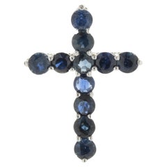 Pendentif croix en or blanc 14 carats et saphirs