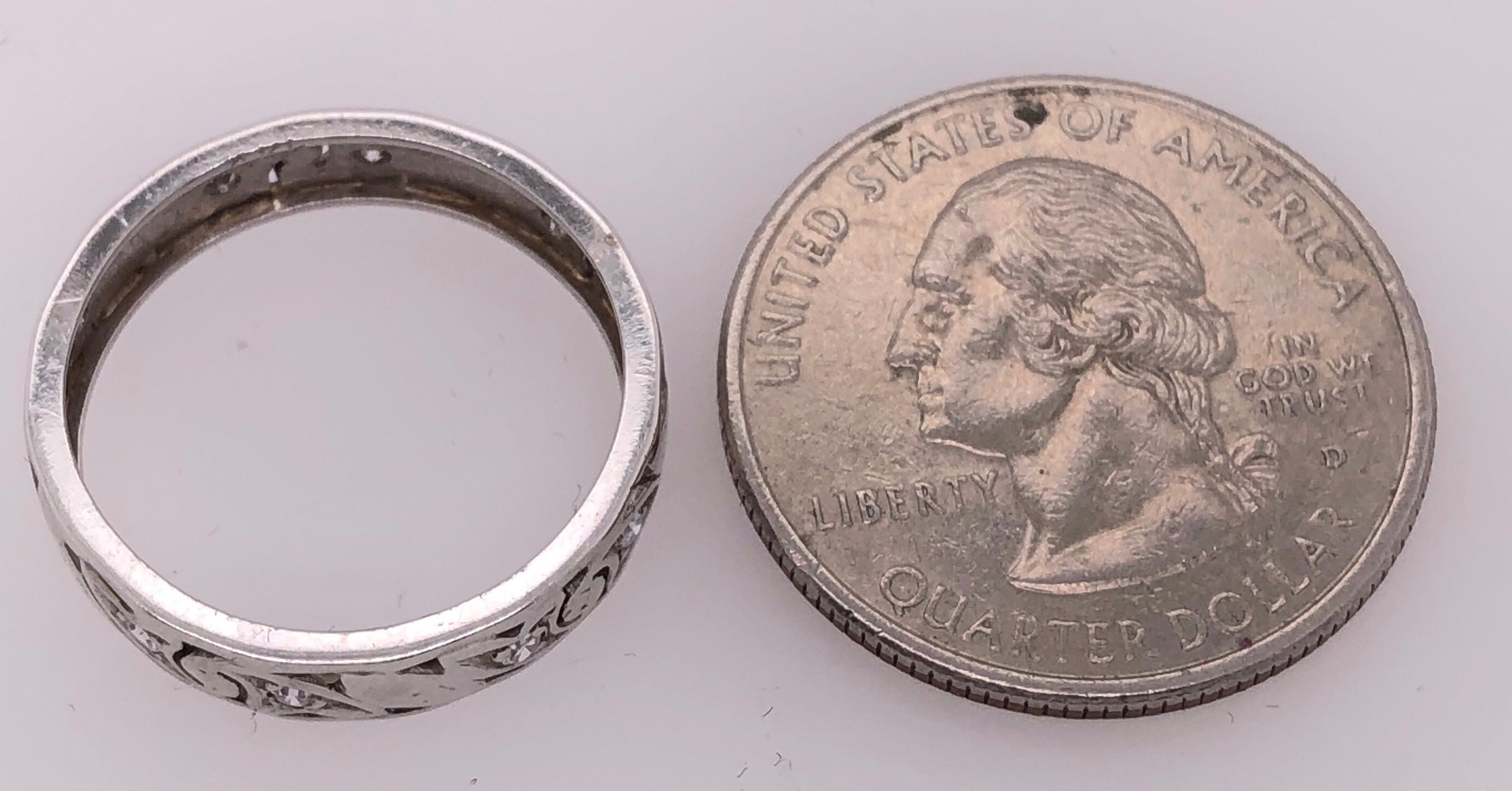Anello a spirale in oro bianco 14 carati con fascia di diamanti per l'eternità in vendita 1