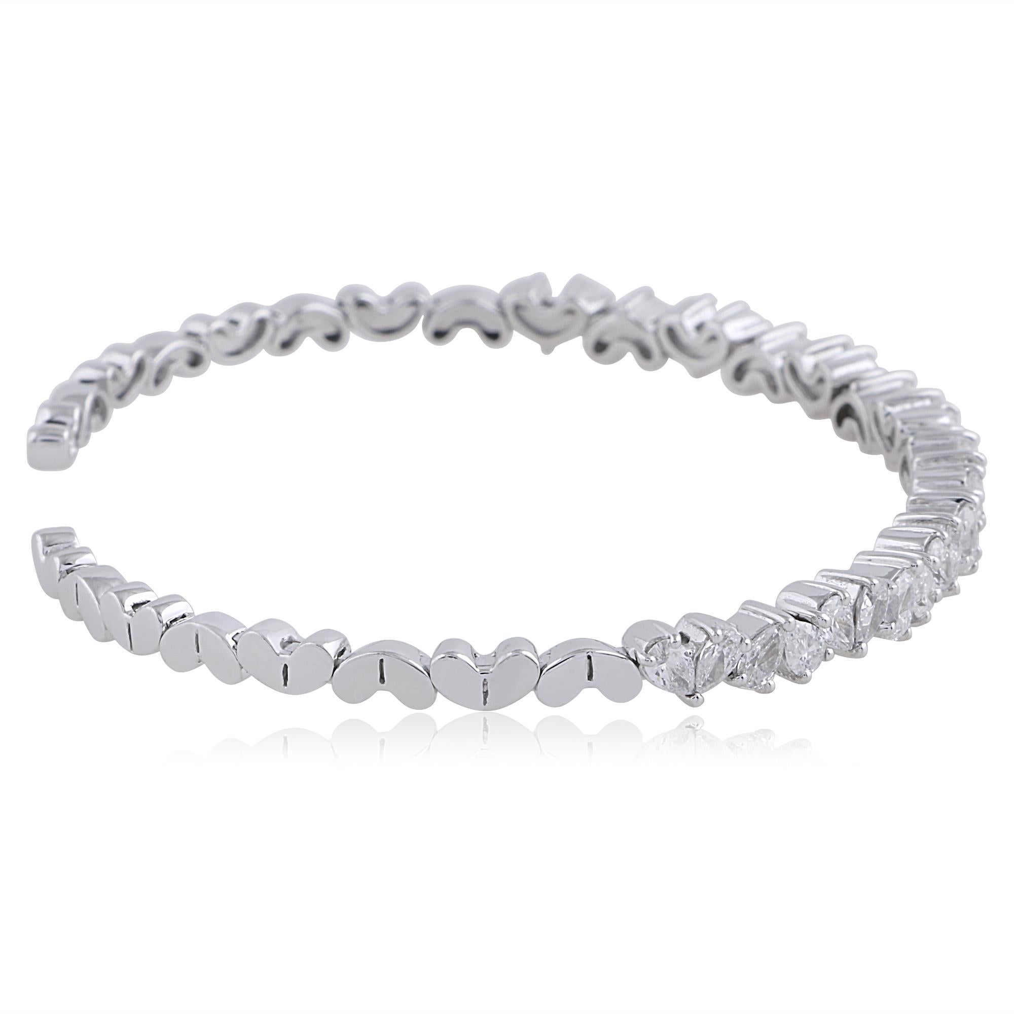 Bracelet en or blanc 14 carats SI Clarity HI Color 2.55 Carat Diamond Cuff Bangle Neuf - En vente à Diera, Dubai
