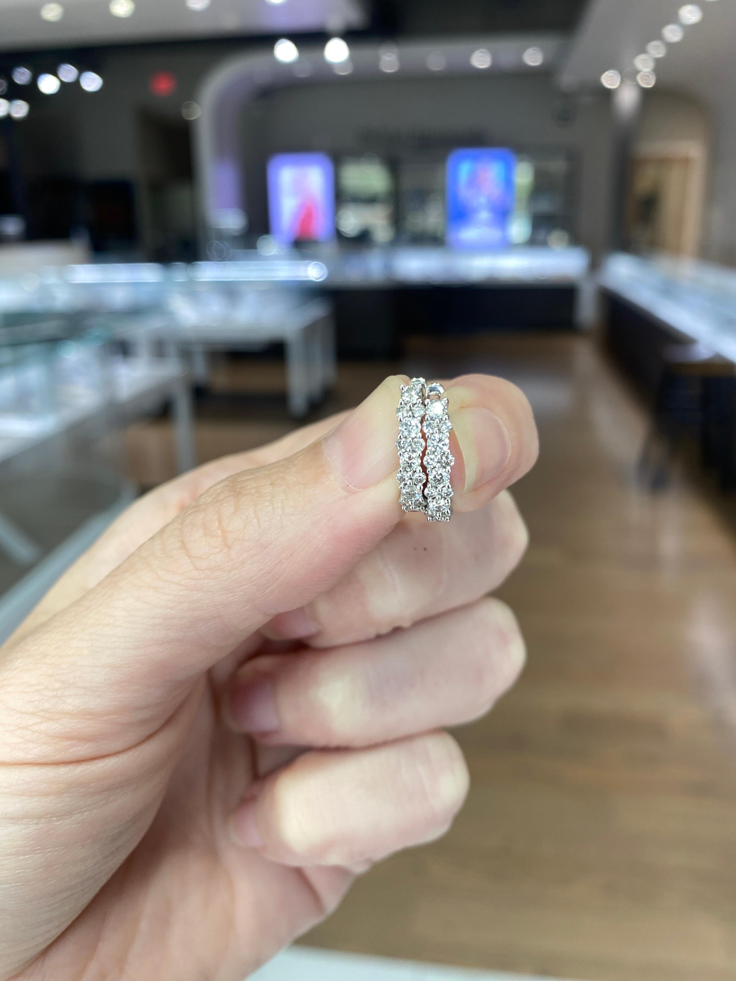 14 Karat Weißgold Creolen mit natürlichen runden Diamanten für Damen oder Herren