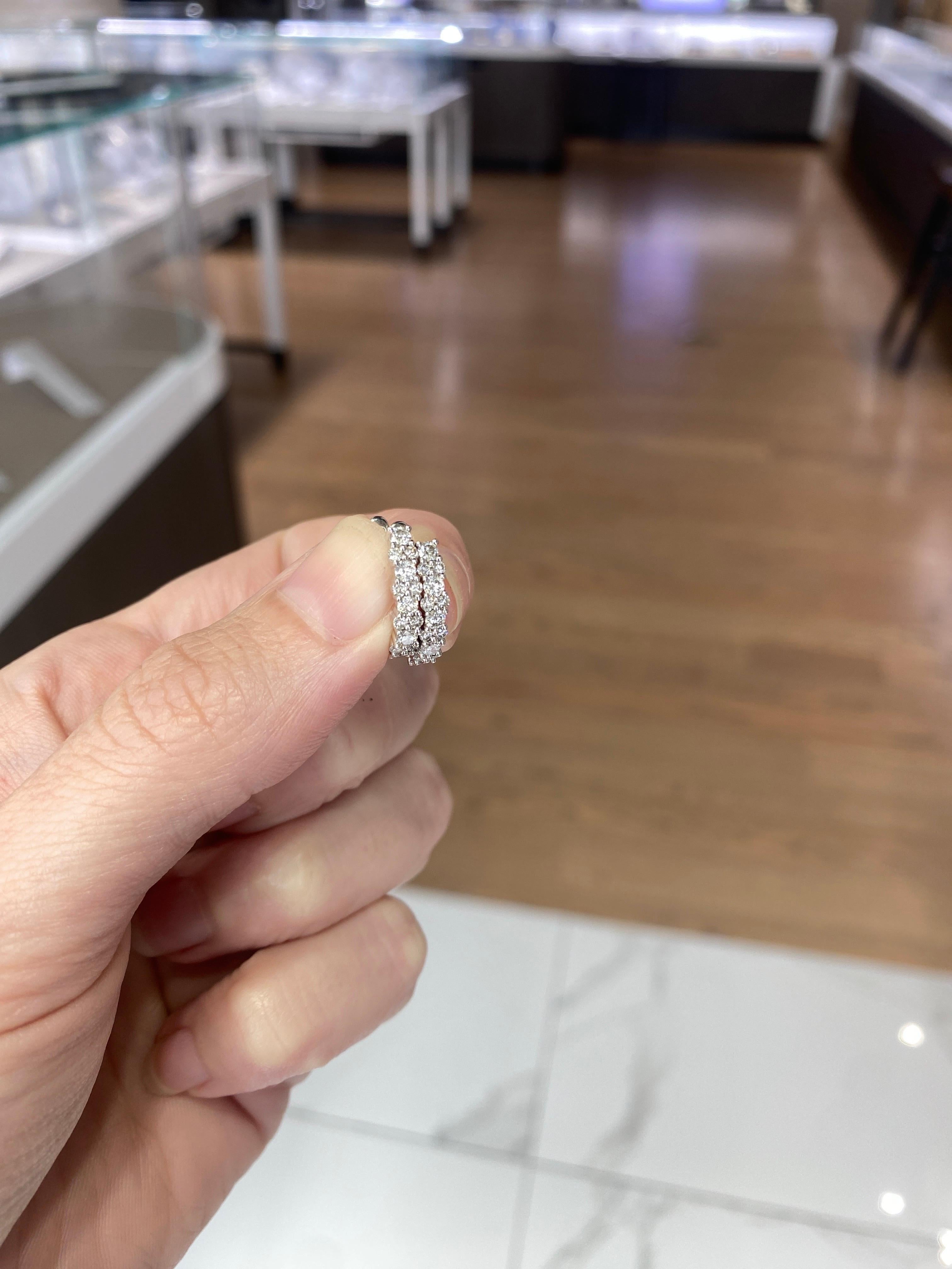 14 Karat Weißgold Creolen mit natürlichen runden Diamanten 1