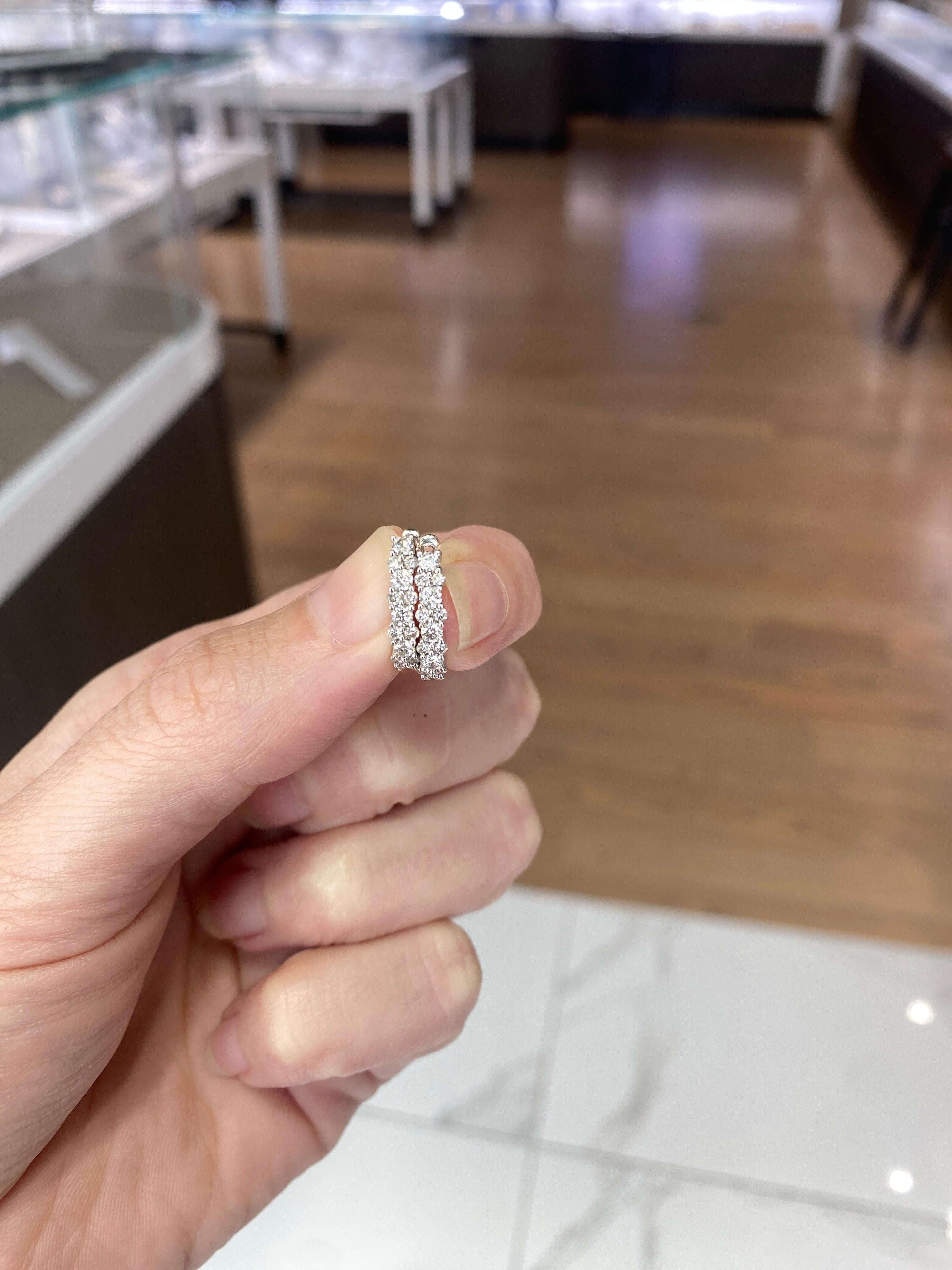 14 Karat Weißgold Creolen mit natürlichen runden Diamanten 2