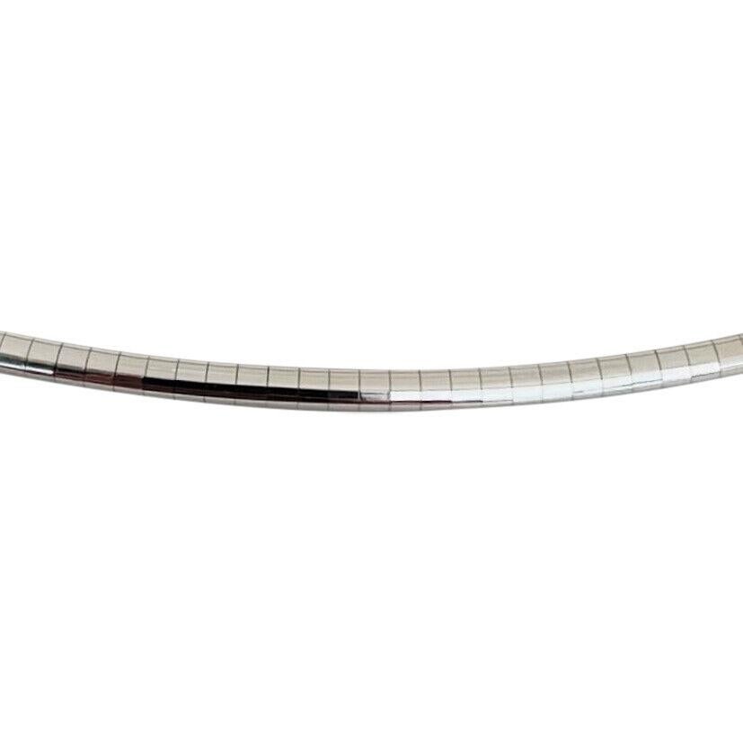 14 Karat White Gold Solid Ladies Omega Link Collar Necklace Italy In Good Condition In Guilford, CT