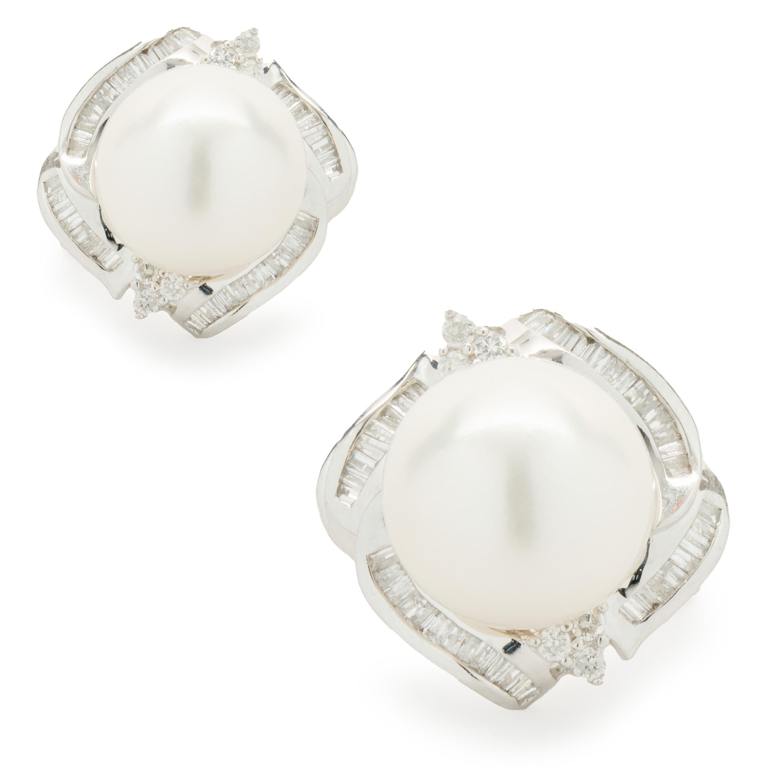 14 Karat White Gold South Sea Pearl and Diamond Circle Earrings In Excellent Condition For Sale In Scottsdale, AZ