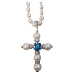 Croix des mers du Sud en or blanc 14 carats avec topaze bleue suisse et diamants